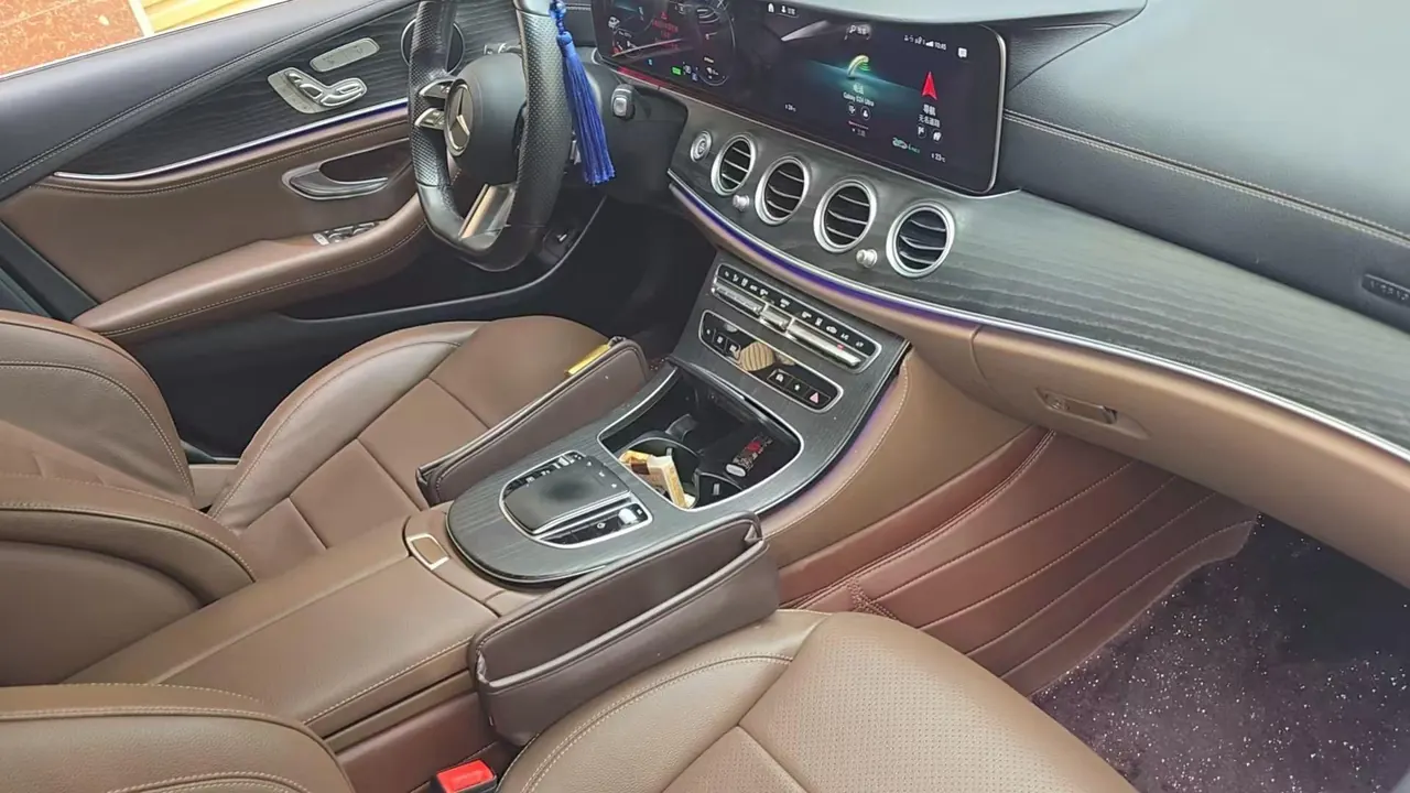 Mercedes Benz Class E New Energy 2022 E 350 e L 2.0T (Change 2) Automatic Gear 4