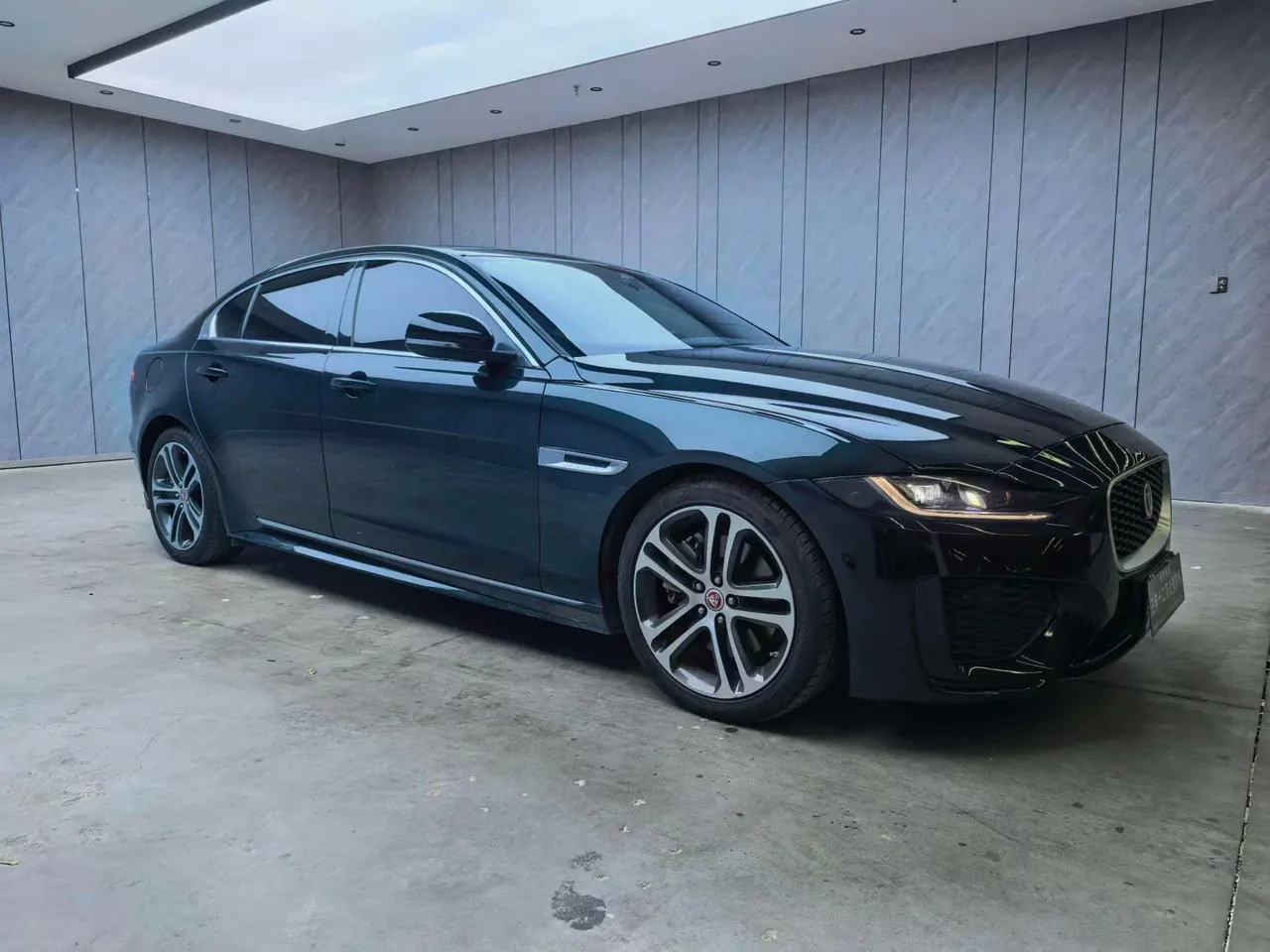 Jaguar 2022 XEL 2.0T 250PS R-DYNAMIC S Enterprising Sports Edition Automatic Gear 3
