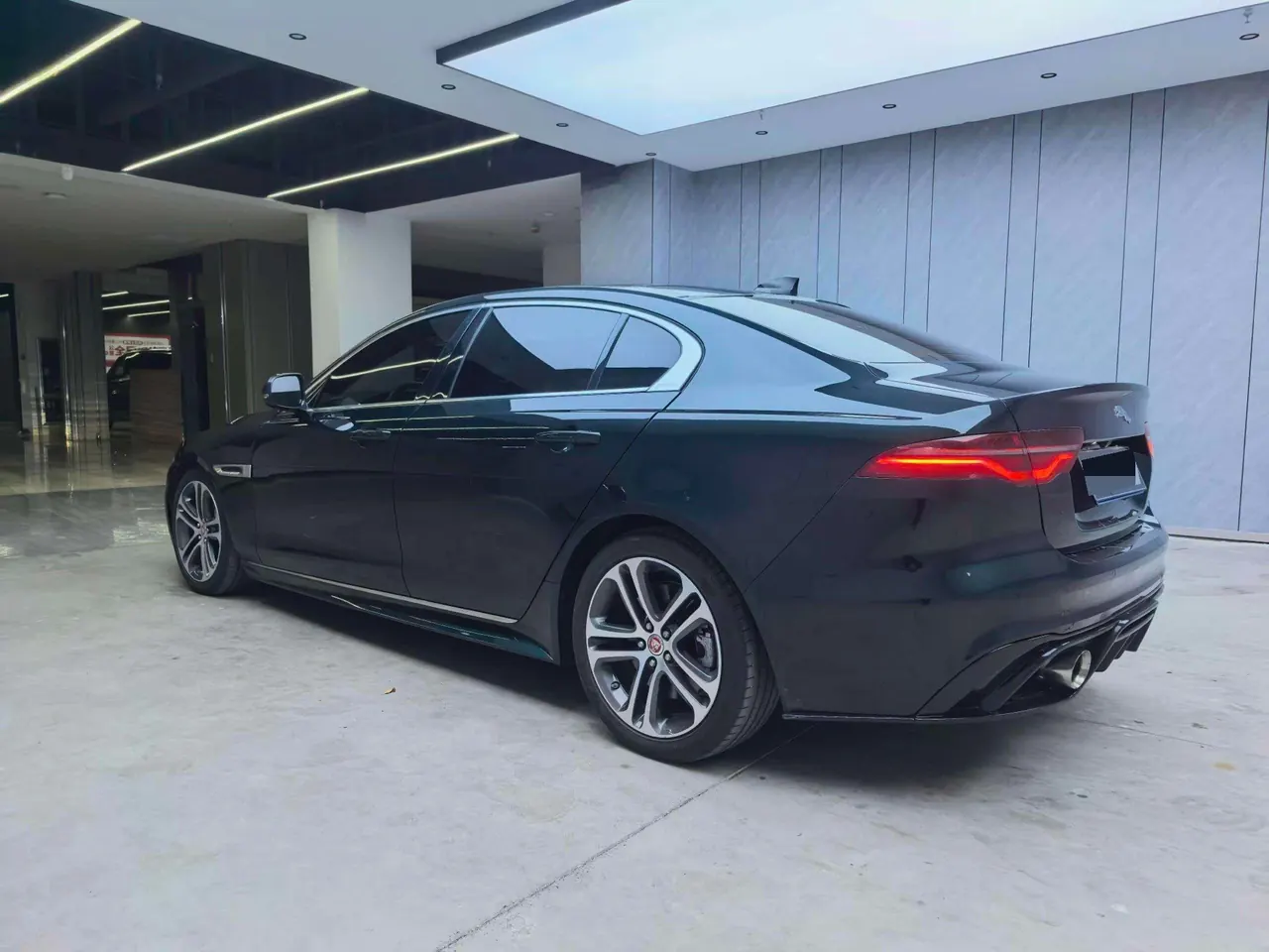 Jaguar 2022 XEL 2.0T 250PS R-DYNAMIC S Enterprising Sports Edition Automatic Gear 6
