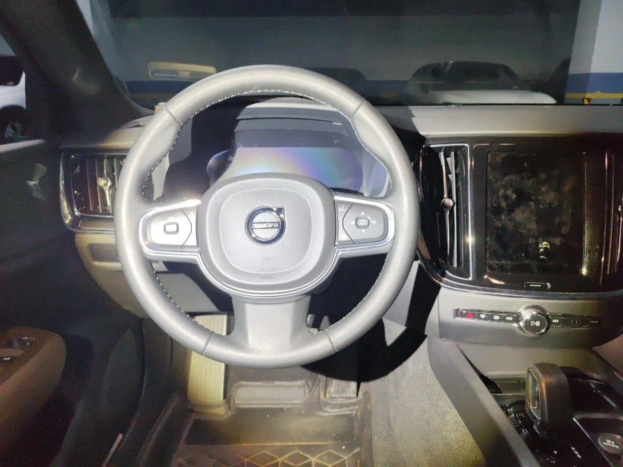 Volvo 2026 S60 48V 2.0T B4 Zhiyi Deluxe Edition Automatic Gear 3