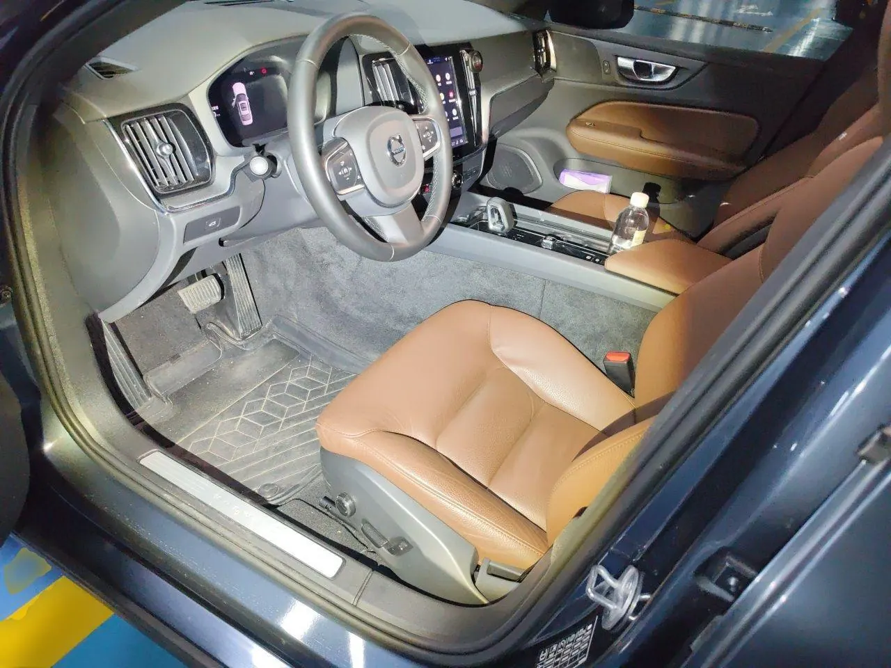 Volvo 2026 S60 48V 2.0T B4 Zhiyi Deluxe Edition Automatic Gear 4