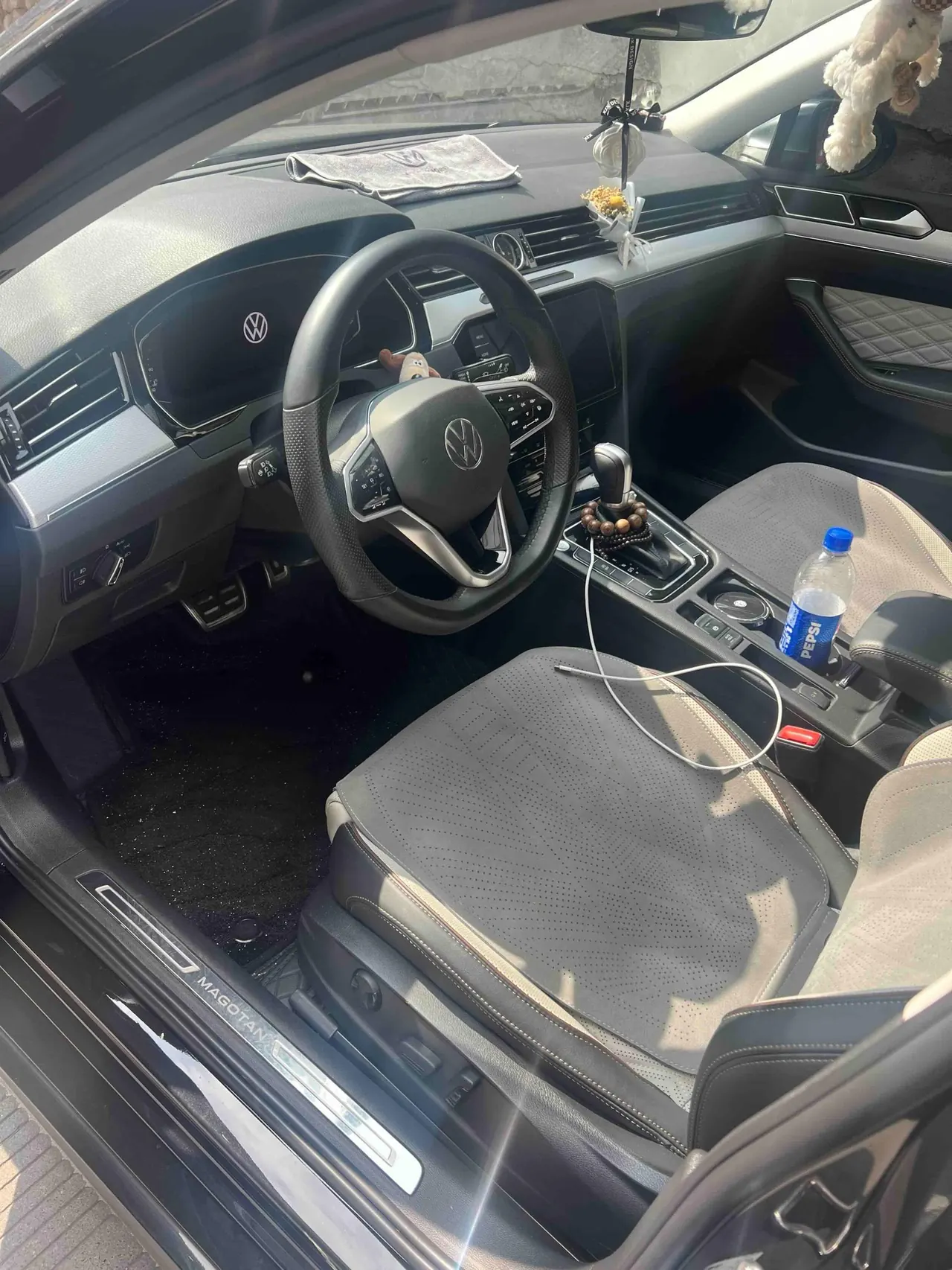 Volkswagen 2023 Magotan 2.0TSI 330TSI 2 million Commemorative Luxury Automatic Gear 3