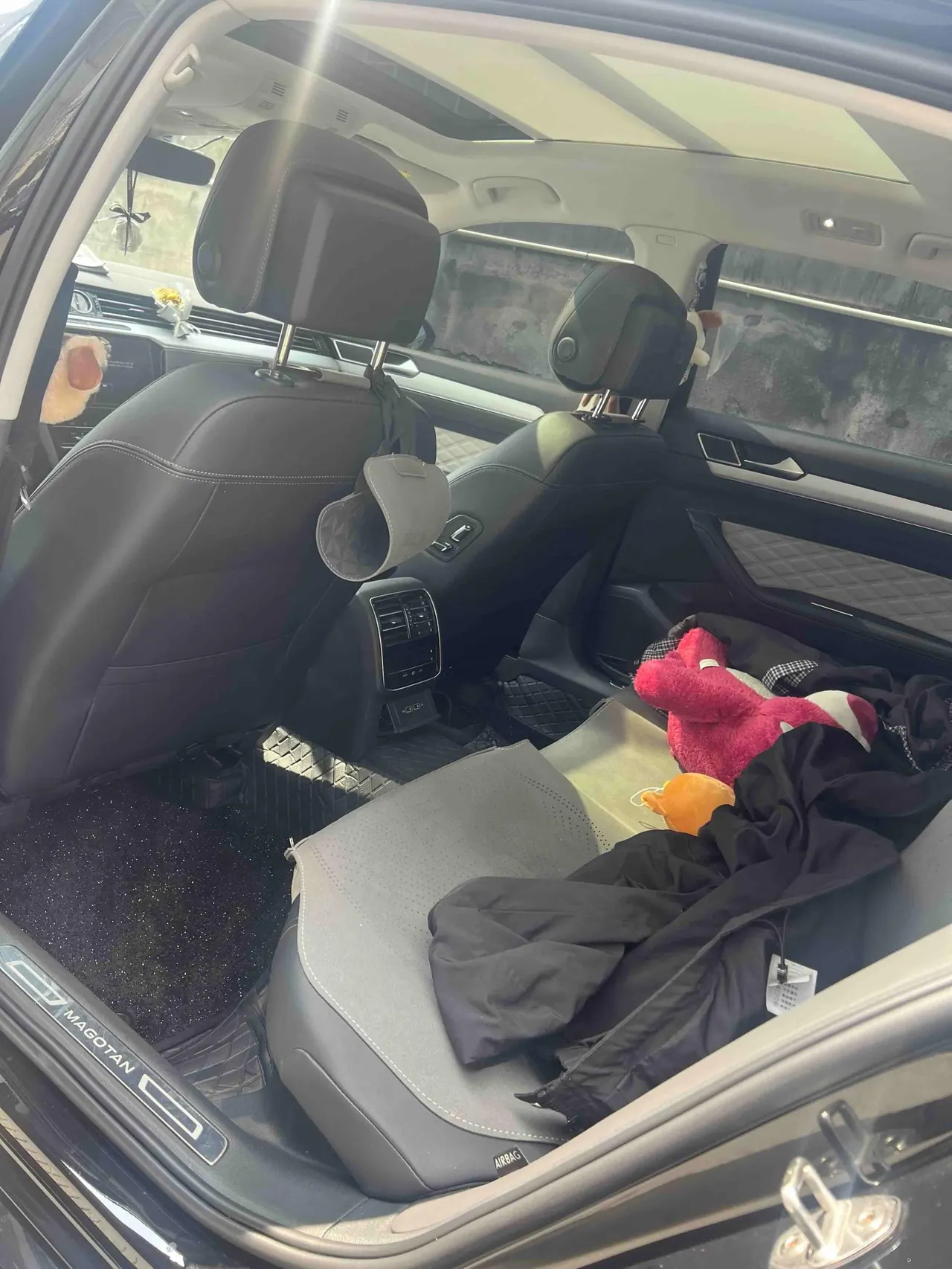 Volkswagen 2023 Magotan 2.0TSI 330TSI 2 million Commemorative Luxury Automatic Gear 4
