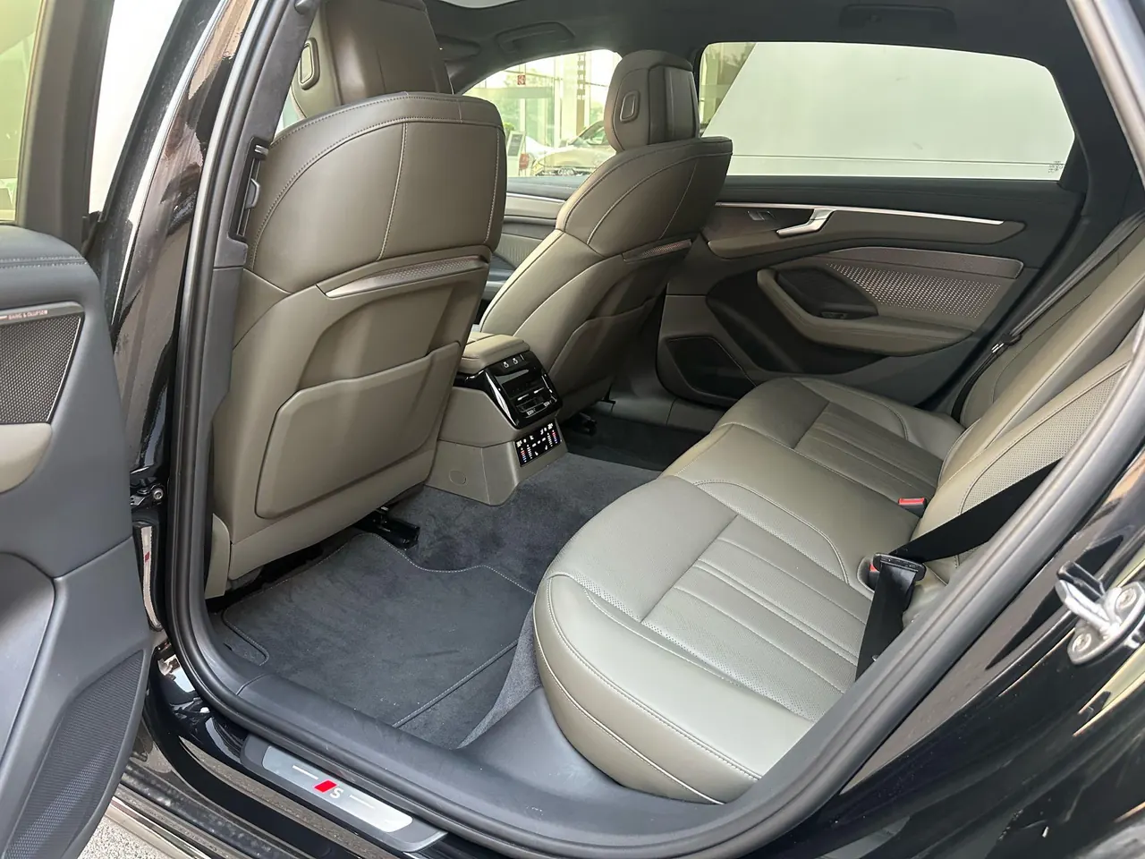 Audi 2026 A6L 2.0T Quattro Enjoy Dynamic Automatic 6
