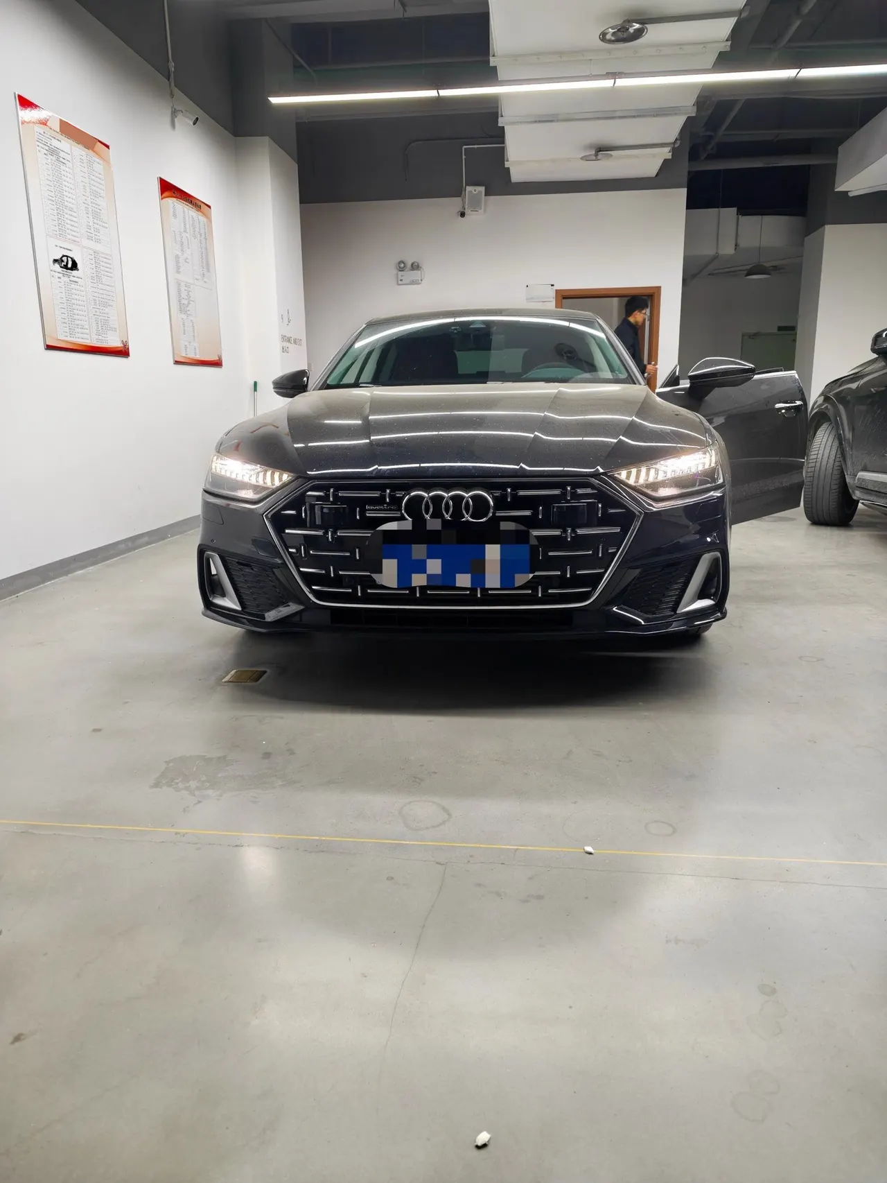 Audi 2024 A7L 2.0TFSI 45TFSI Quattro Luxury Automatic 2