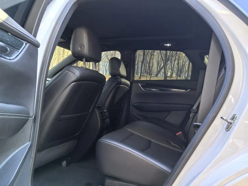 Cadillac 2023 XT5 48V 2.0T Two-Drive Fashion Automatic Gear 5