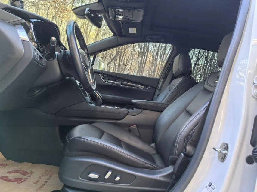 Cadillac 2023 XT5 48V 2.0T Two-Drive Fashion Automatic Gear 7