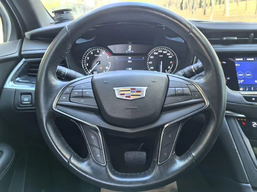 Cadillac 2023 XT5 48V 2.0T Two-Drive Fashion Automatic Gear 8
