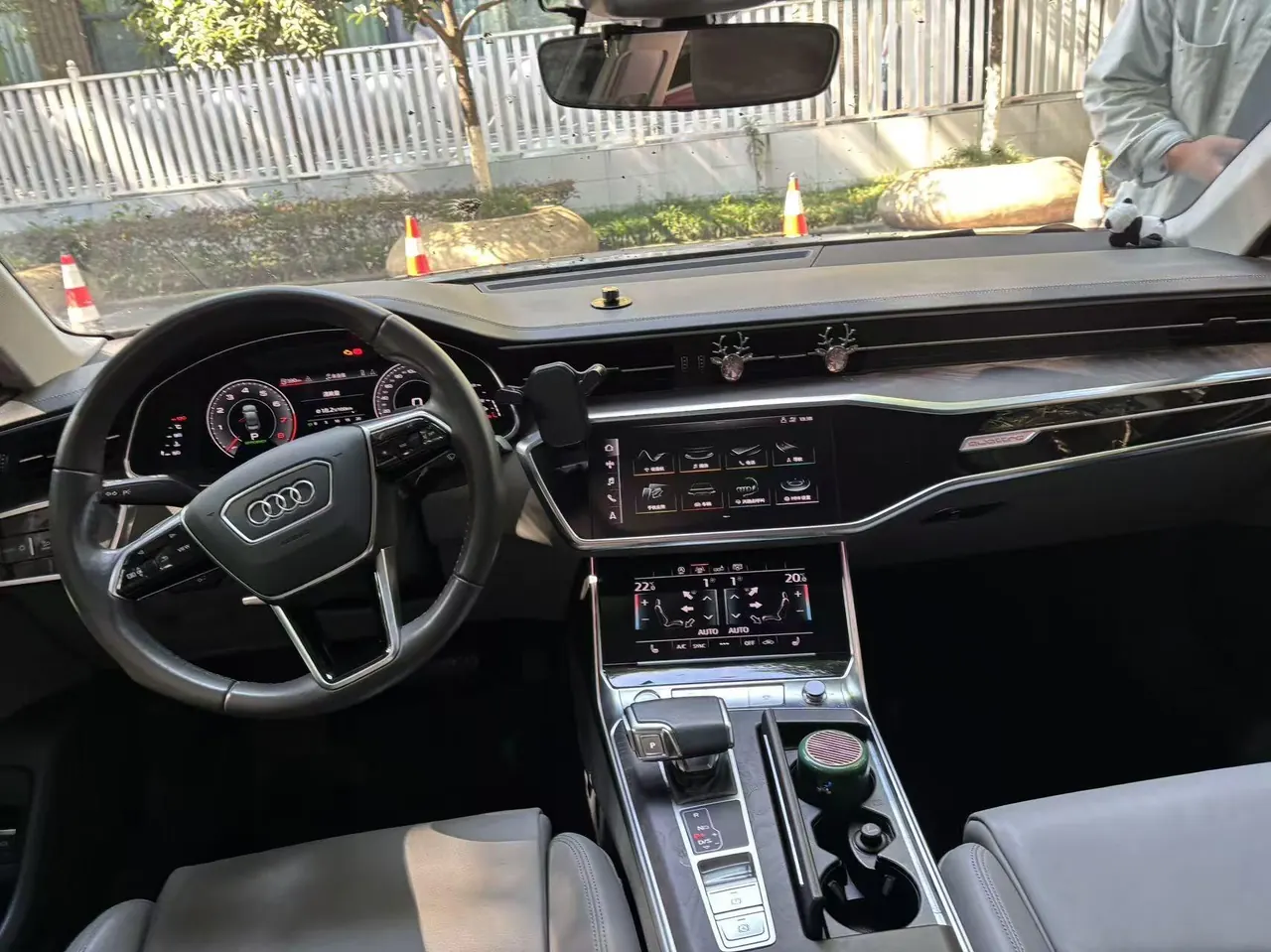 Audi 2020 A6L 2.0TFSI 45TFSI Quattro enjoy elegant automatic gear 5