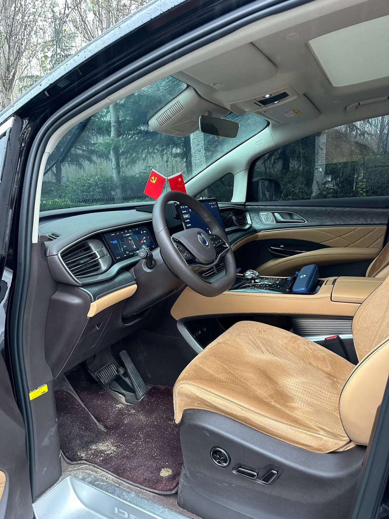 Denza 2024 Denza D9 DM-i 1.5T stepless 980 four-wheel drive distinguished automatic gear 3