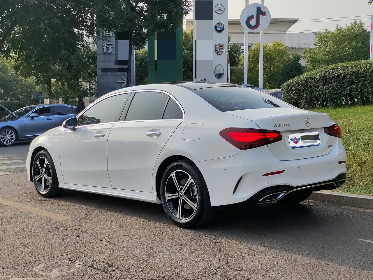 Mercedes Benz Class A 2025 A 200 L 1.3T Fashion Automatic Gear 3