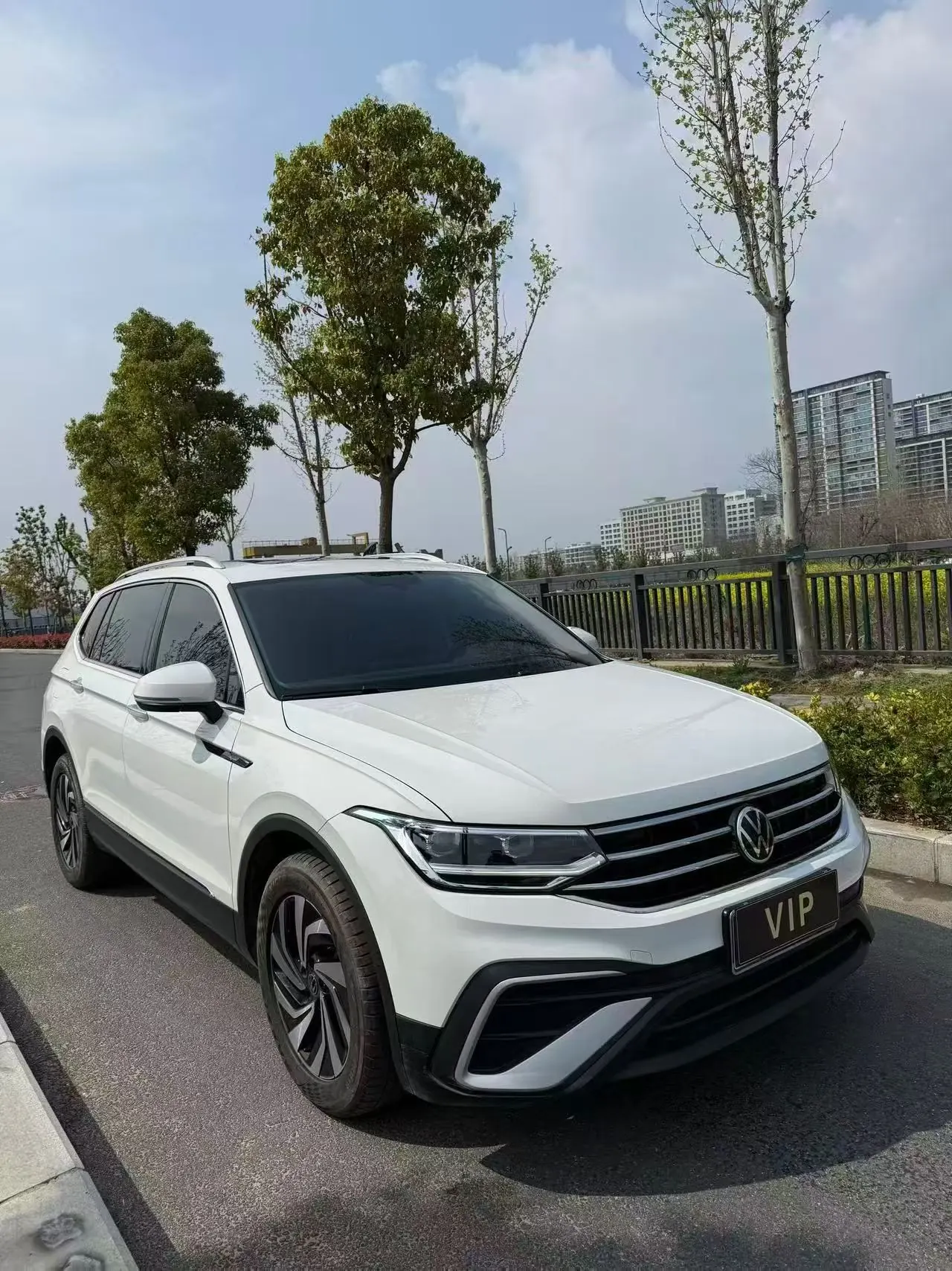 Volkswagen 2022 Tiguan L 2.0TSI 330TSI Two-Drive Smart Edition Automatic Gear 6