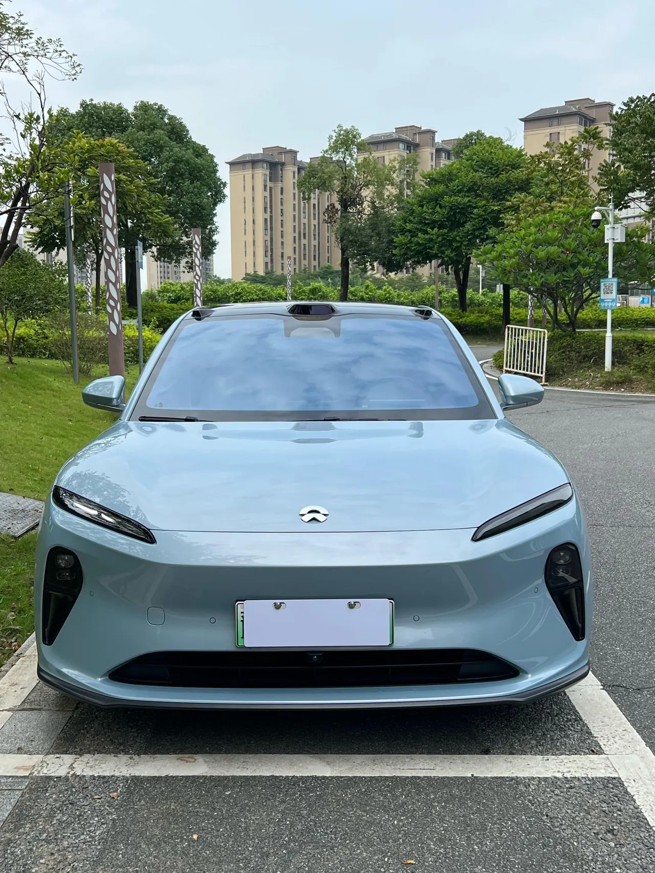 NIO 2022 ET5 75kWh automatic gear 2