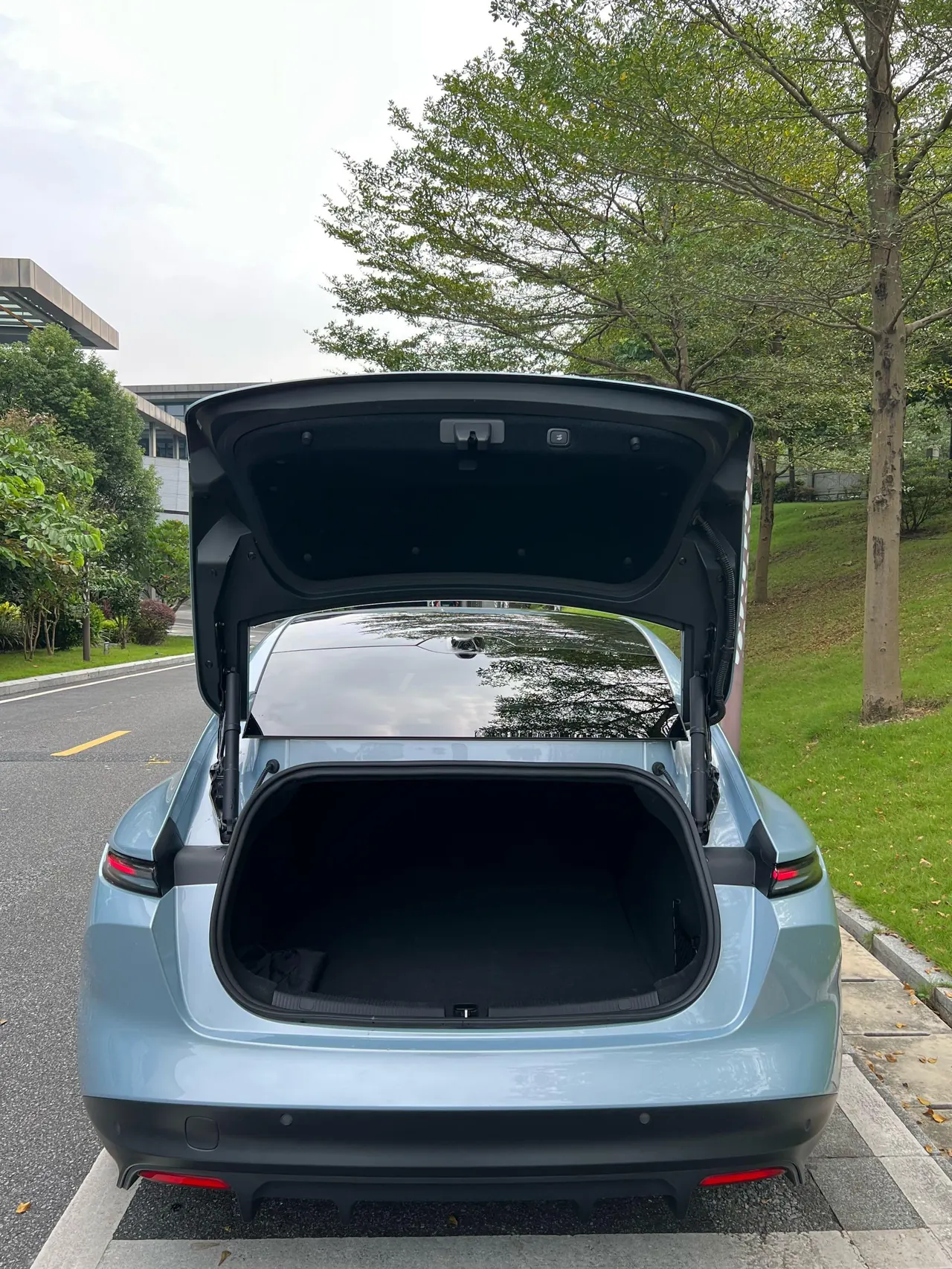 NIO 2022 ET5 75kWh automatic gear 8