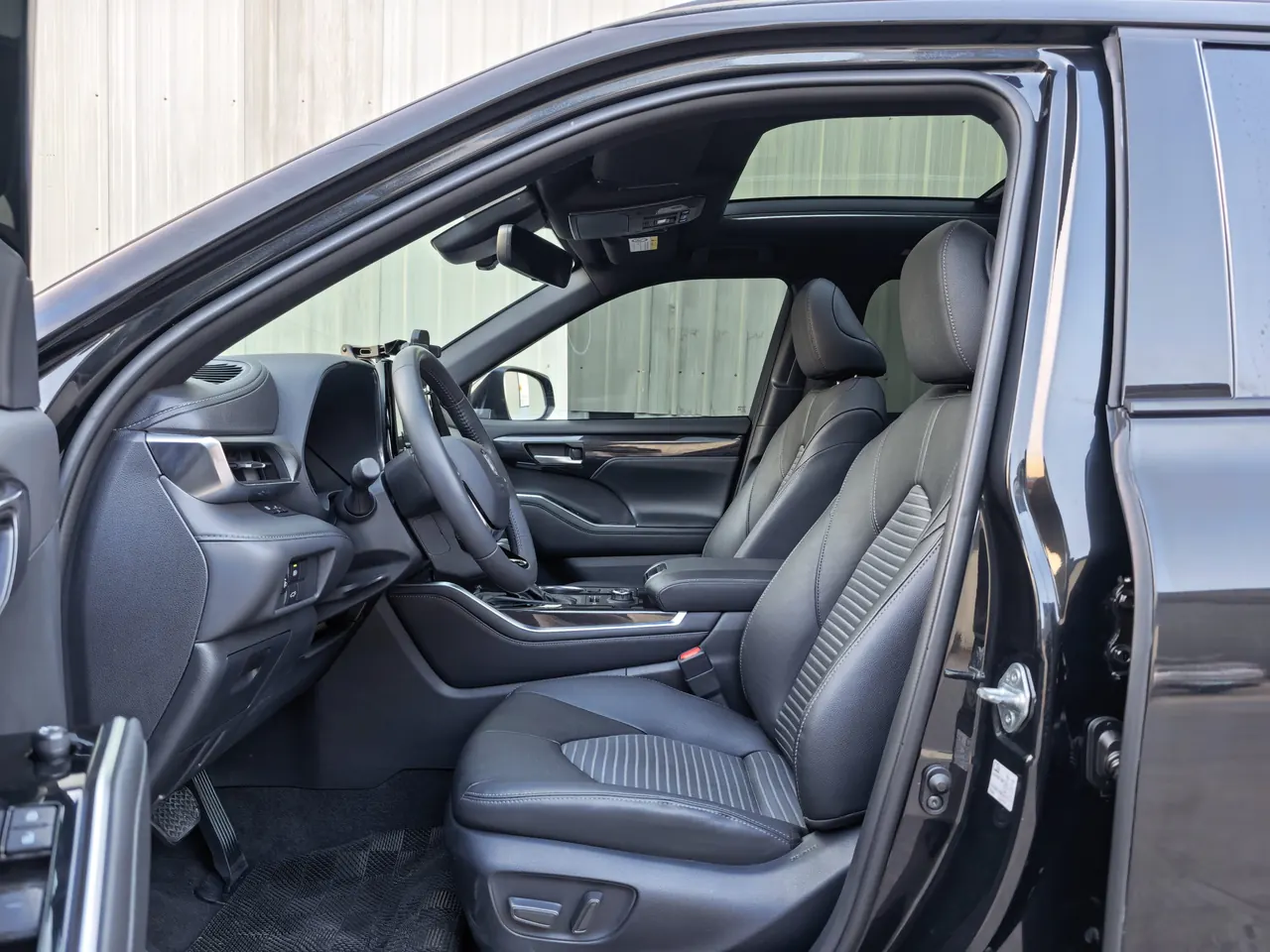 Toyota 2022 Crown Land Release 2.0T Premium Edition Automatic Gear 6