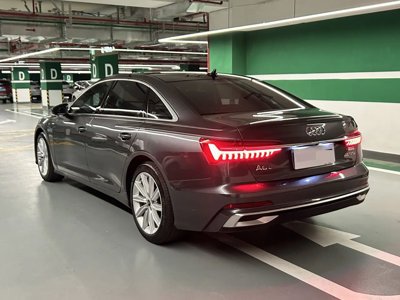 Audi 2023 A6L 2.0TFSI 45TFSI Zhenzhiya Automatic Gear 12
