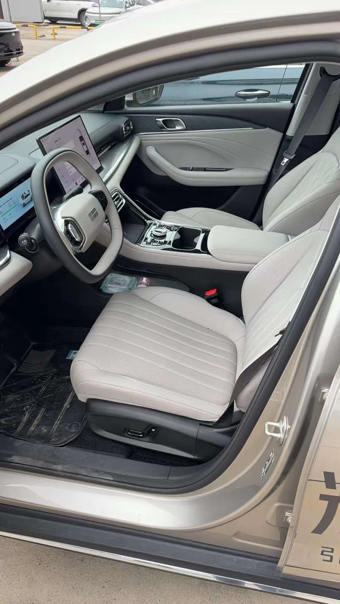 Geely Galaxy 2025 xingyao 6 EM-i 1.5 125km exploration version automatic gear 4