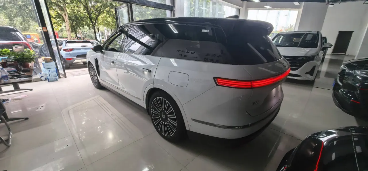 NIO 2026 ES8 6-seat executive deluxe automatic gear 4