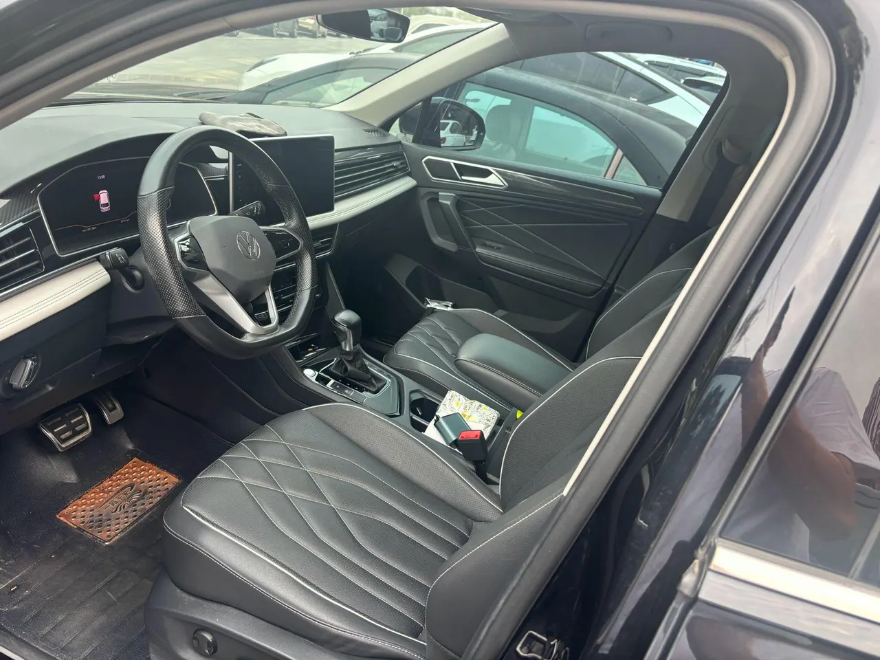 Volkswagen 2022 Tiguan L R-Line 2.0TSI 330TSI Two-Drive R-Line Overdrive Automatic Gear 2