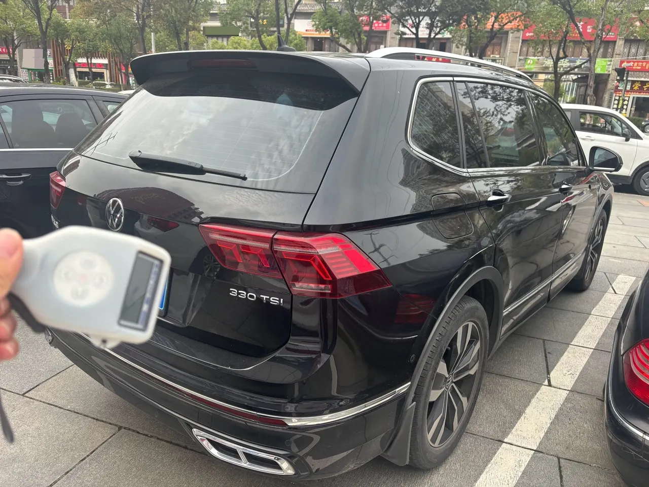 Volkswagen 2022 Tiguan L R-Line 2.0TSI 330TSI Two-Drive R-Line Overdrive Automatic Gear 5