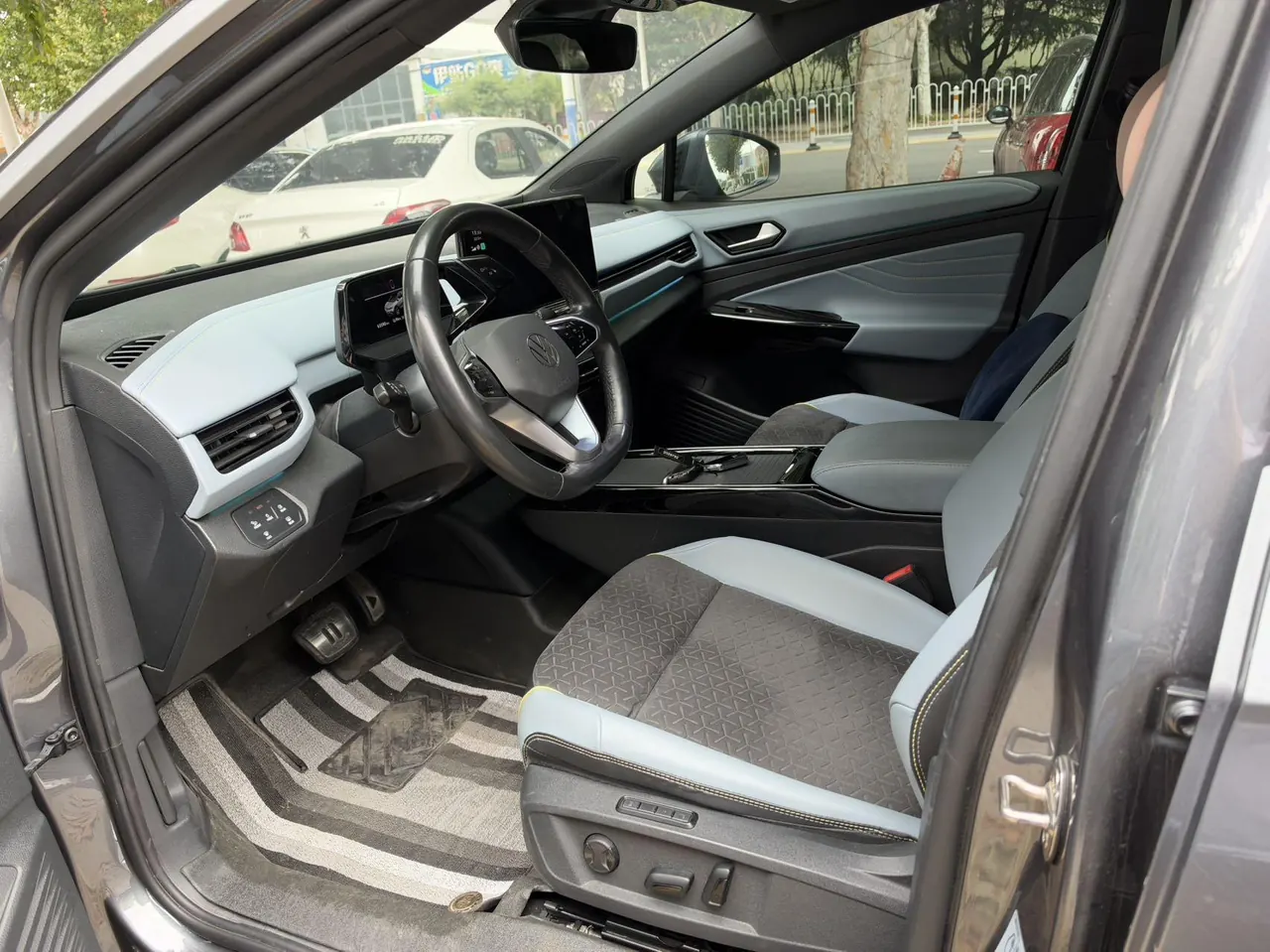 Volkswagen 2022 ID. 4 x Smart Long-Range Version, Automatic Transmission 4