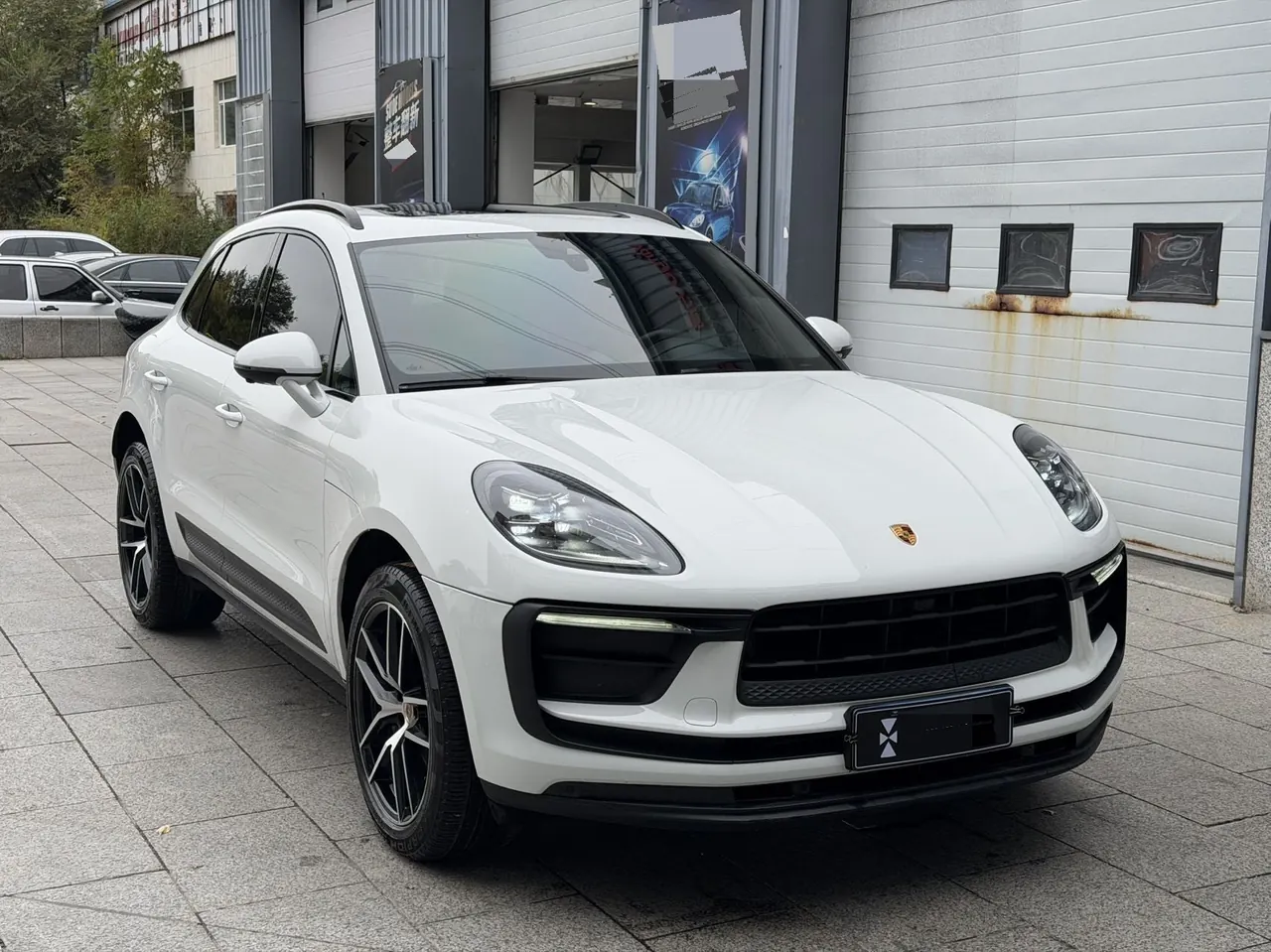 Porsche Macan (Imported) 2023 Macan 2.0T Automatic Gear 3