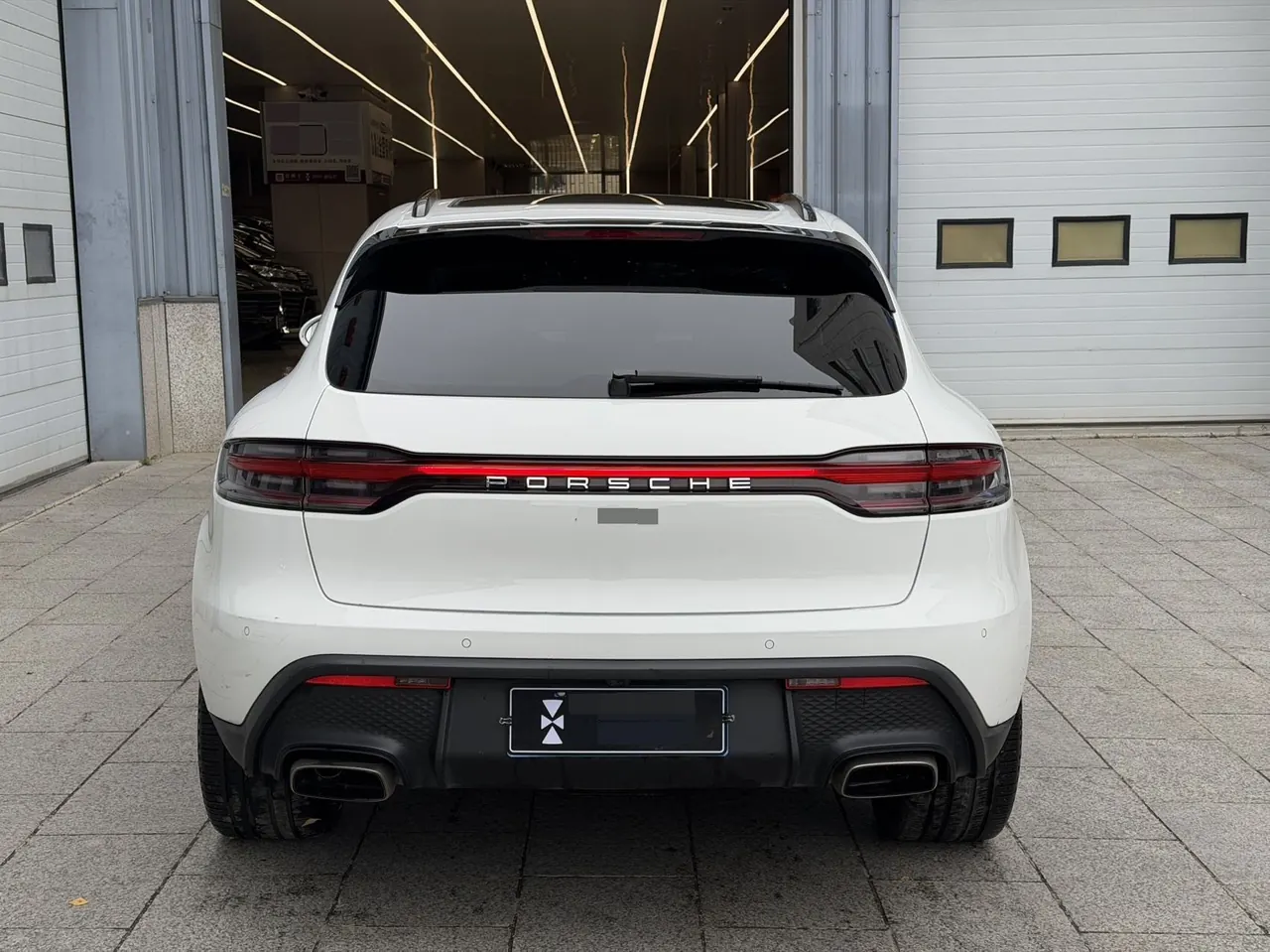 Porsche Macan (Imported) 2023 Macan 2.0T Automatic Gear 5