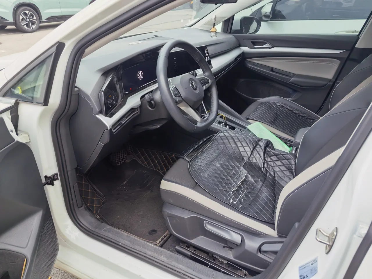 Volkswagen 2023 Golf 8 PRO 1.4TSI 280TSI Automatic 2