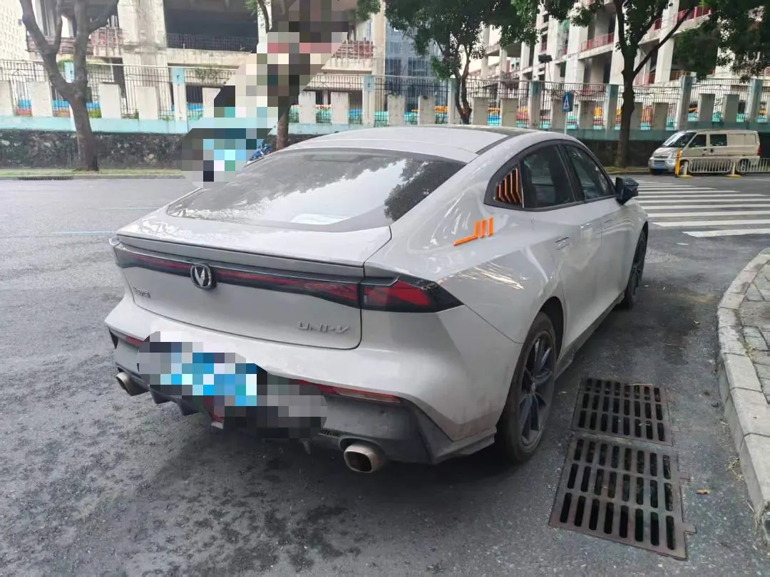 ChangAn 2022 UNI-V 1.5T honorable automatic gear 2