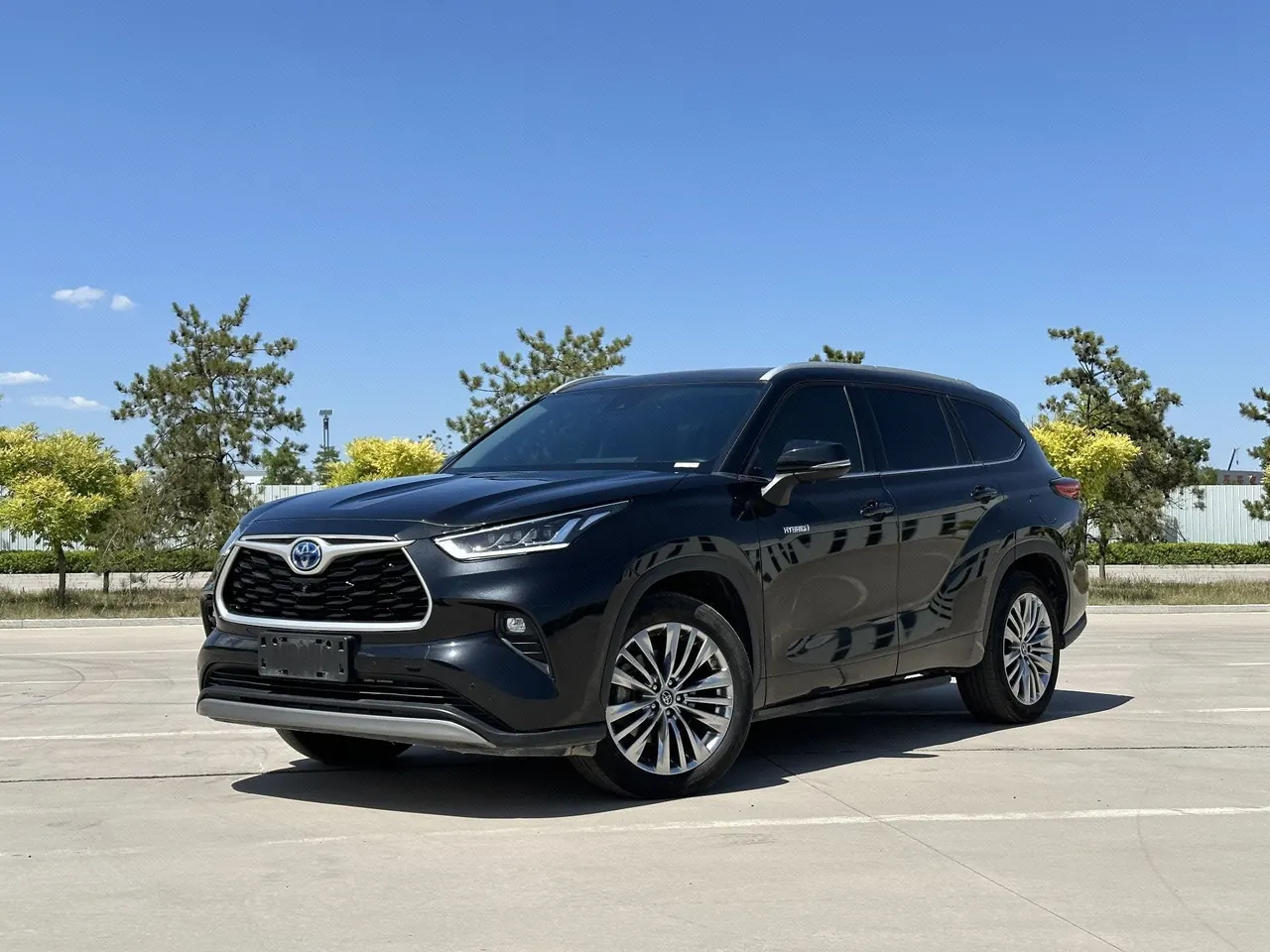 Toyota 2022 Highlander Dual Engine 2.5 Stepless Four-wheel Drive Premium Edition 7-seat Automatic Gear - View 1