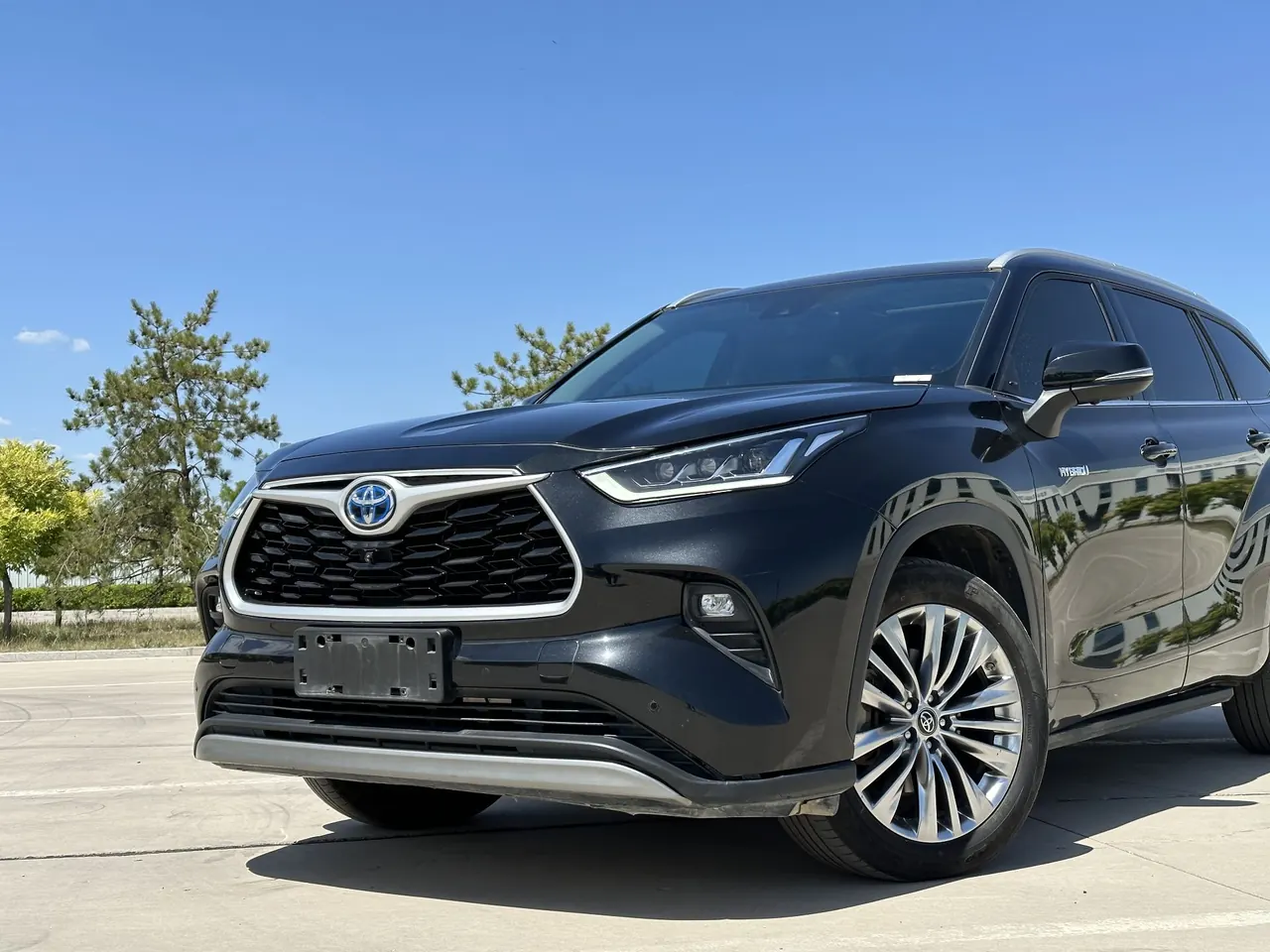 Toyota 2022 Highlander Dual Engine 2.5 Stepless Four-wheel Drive Premium Edition 7-seat Automatic Gear 2