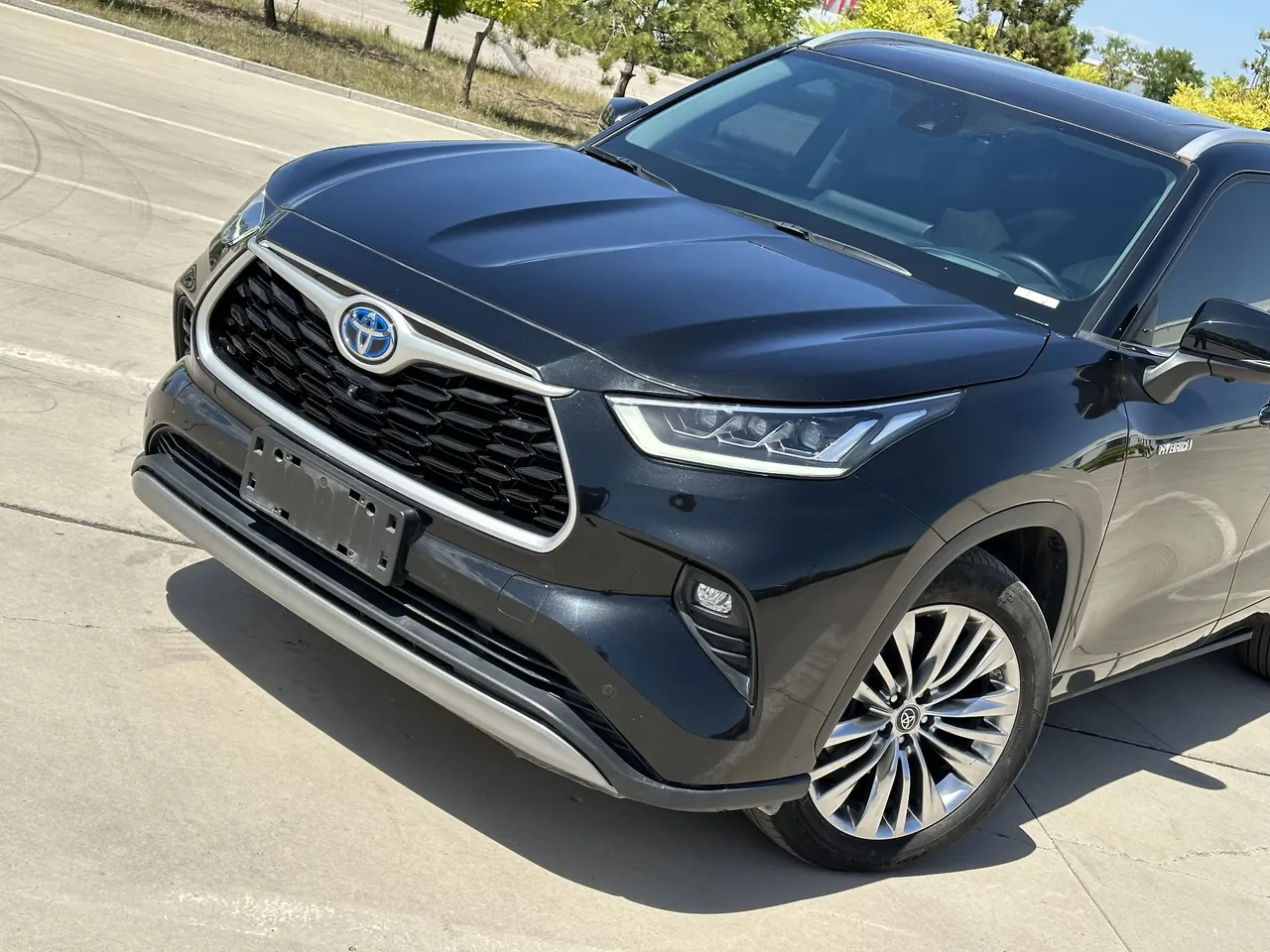 Toyota 2022 Highlander Dual Engine 2.5 Stepless Four-wheel Drive Premium Edition 7-seat Automatic Gear 3