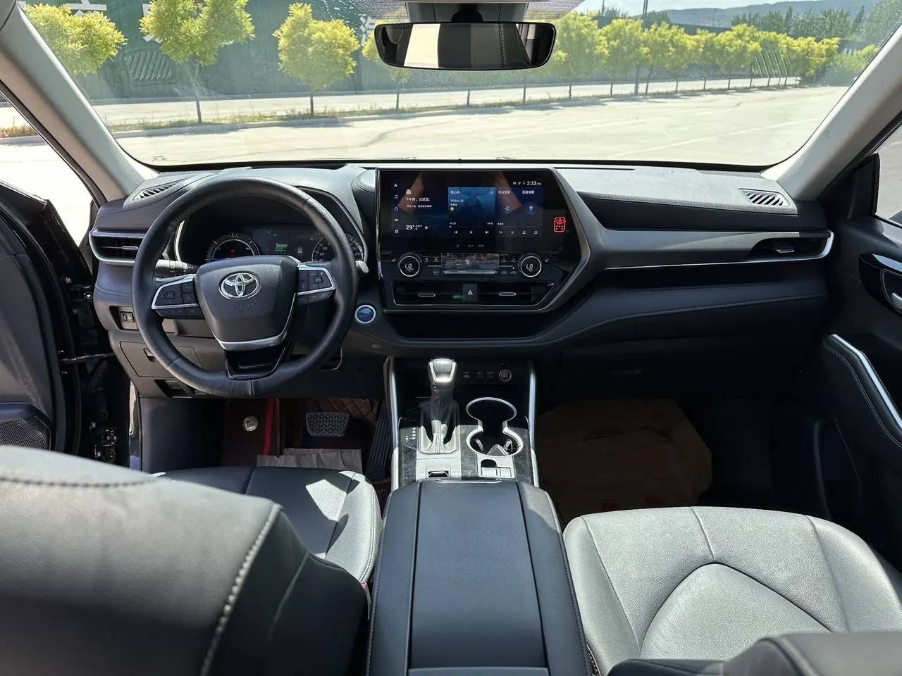 Toyota 2022 Highlander Dual Engine 2.5 Stepless Four-wheel Drive Premium Edition 7-seat Automatic Gear 5