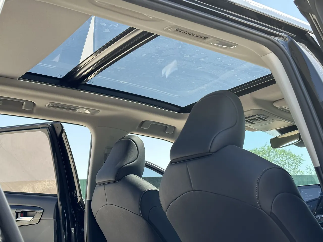 Toyota 2022 Highlander Dual Engine 2.5 Stepless Four-wheel Drive Premium Edition 7-seat Automatic Gear 7