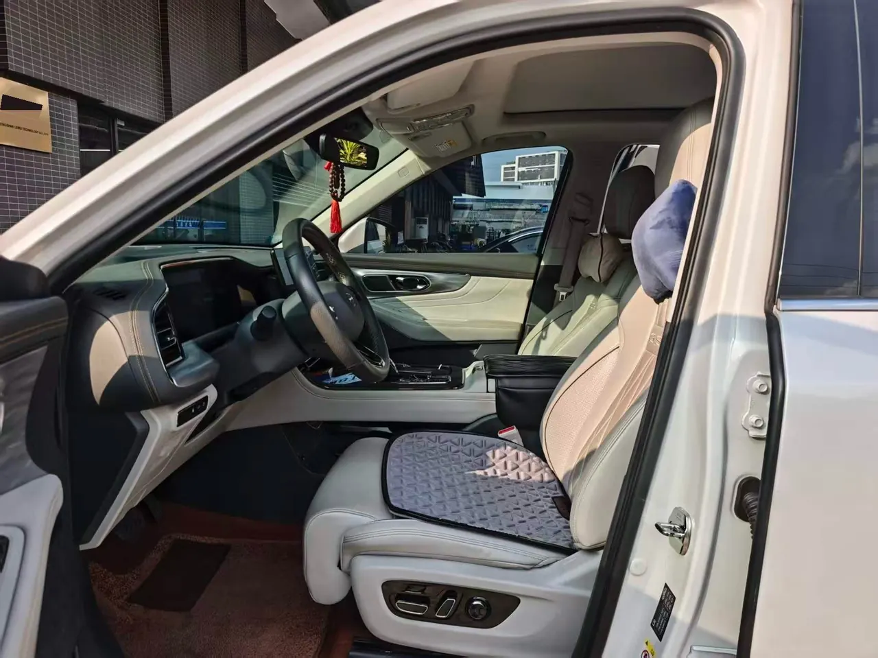 Chuanqi 2022 GS8 Hybrid 2.0TM Stepless Four-wheel Drive Premium Edition Seven-seat Automatic Gear 7