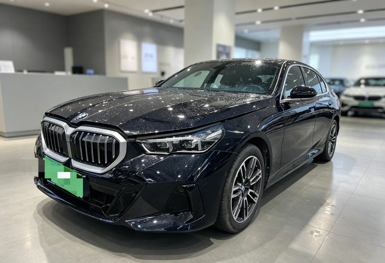Open image lightbox: BMW 5 Series 2026 model 530Li 48V 2.0T Leading Edition M Sport Package Automatic