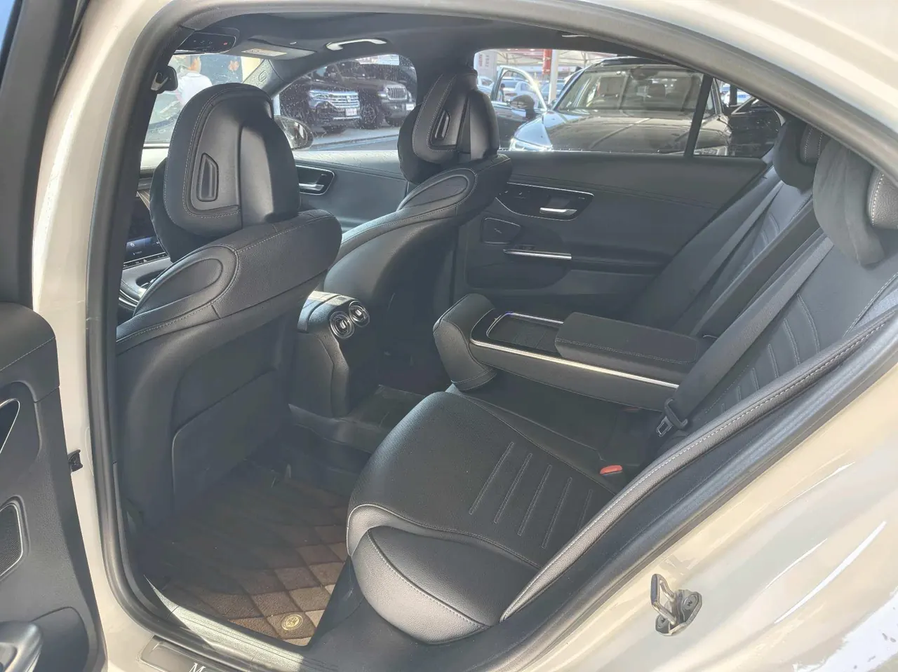 Mercedes Benz Class C 2023 C 260 L 48V 1.5T Automatic 3