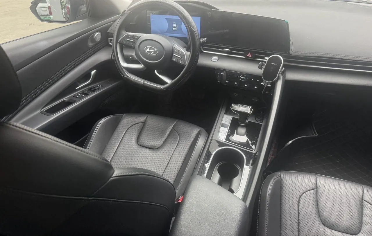 Hyundai 2022 Elantra -3-compartment 1.5 stepless TOP flagship automatic gear 4