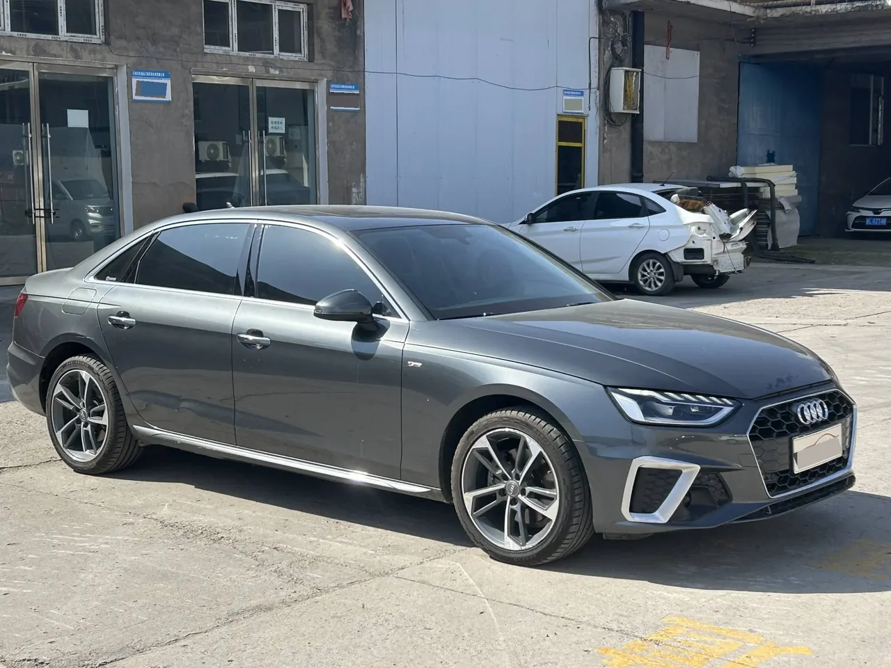 Audi 2020 A4L 2.0TFSI 40TFSI Fashion Dynamic Automatic 3