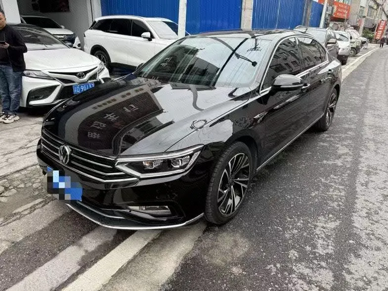 Volkswagen 2023 Magotan 2.0TSI 330TSI 2 million Commemorative Luxury Automatic Gear - View 1