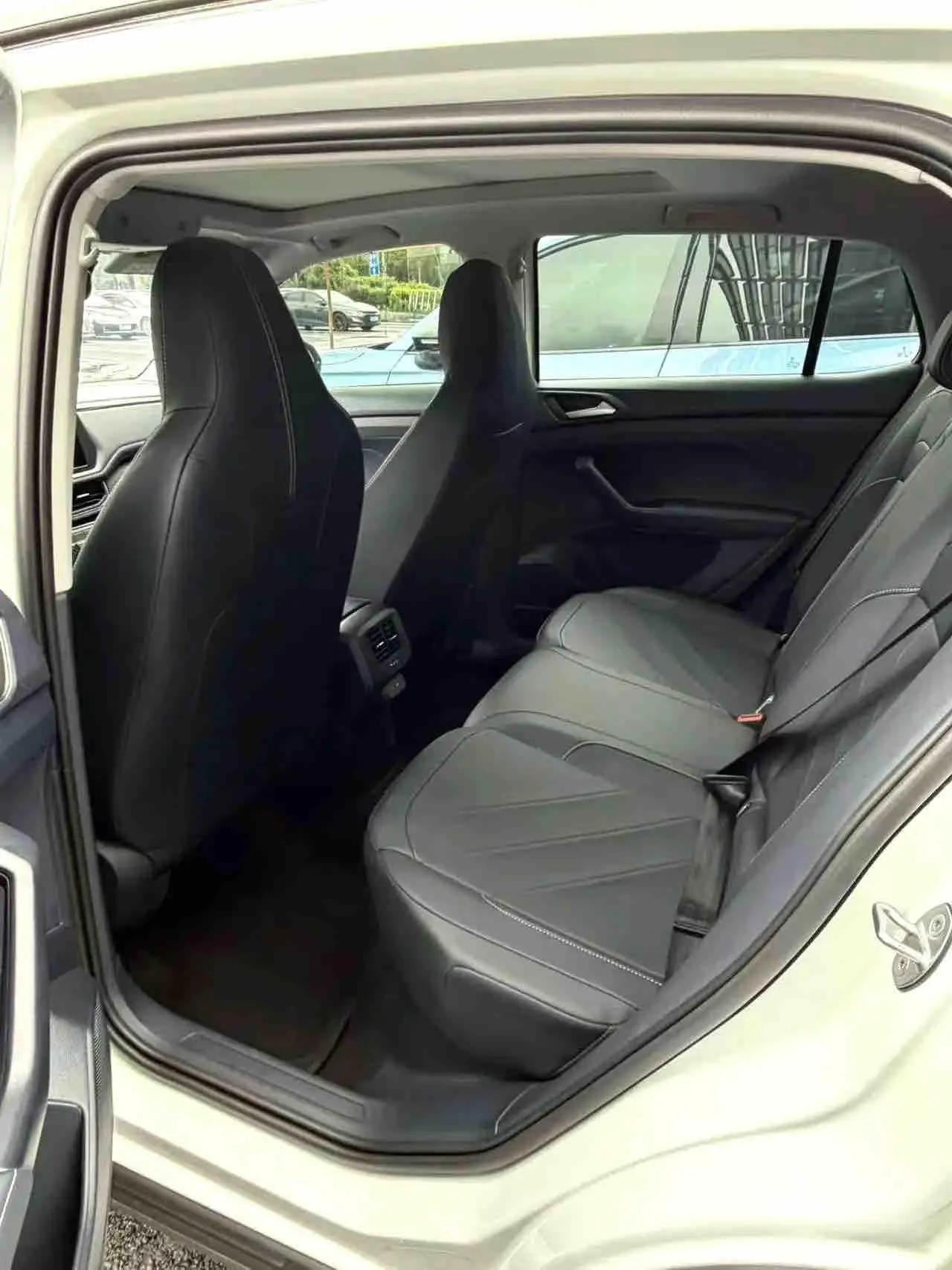 Volkswagen 2026 Tuyue Xinrui 1.5TSI 300TSI Sharp Enjoy Edition Automatic Gear 4