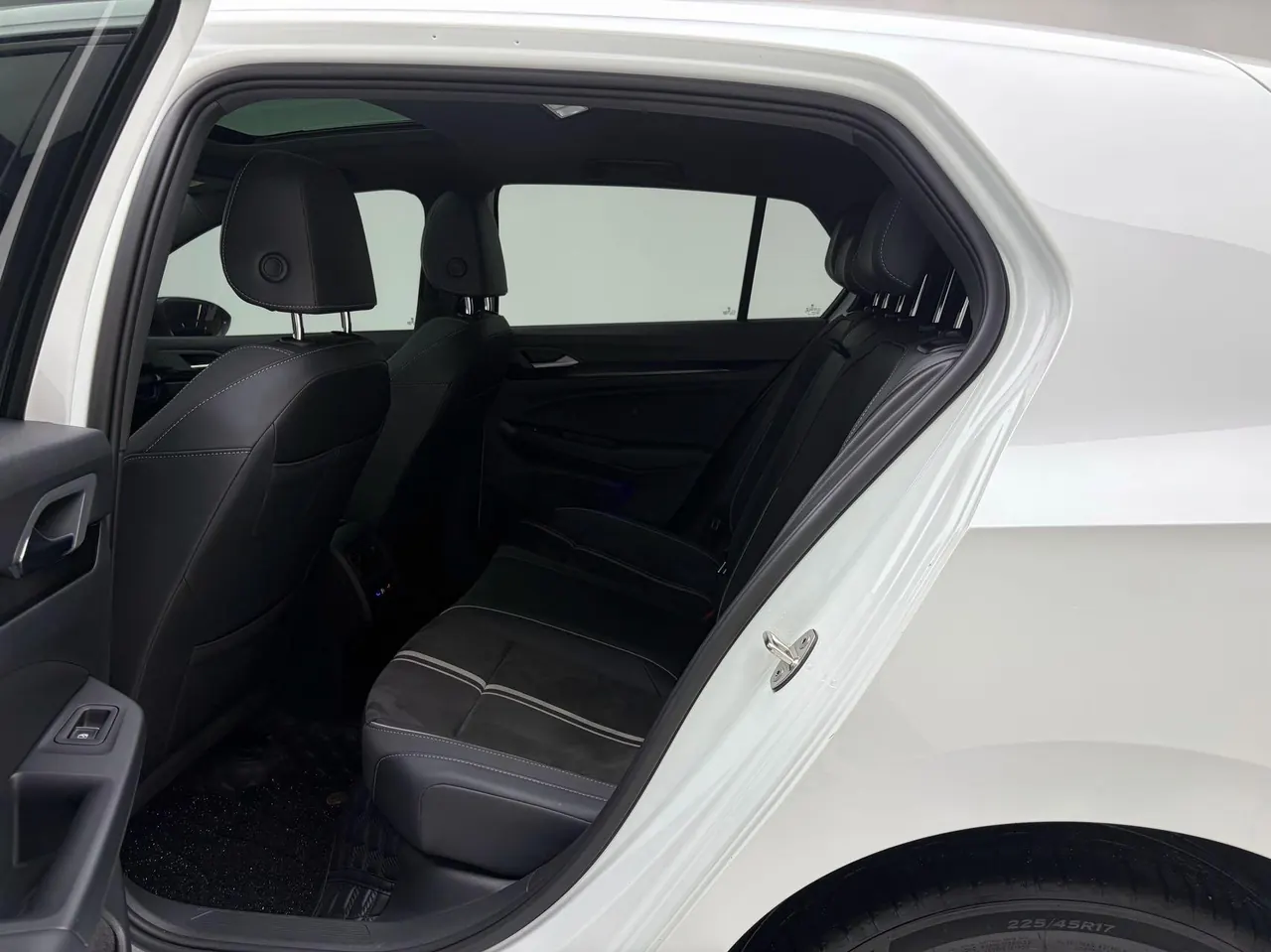 Volkswagen 2023 Golf 8 R-Line 1.4TSI 280TSI Lite Automatic 4