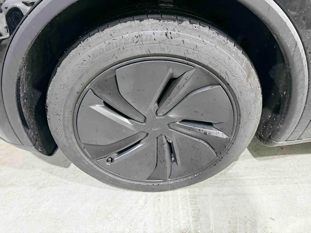 Tesla 2026 Model Y Rear-Wheel-Drive Automatic 2