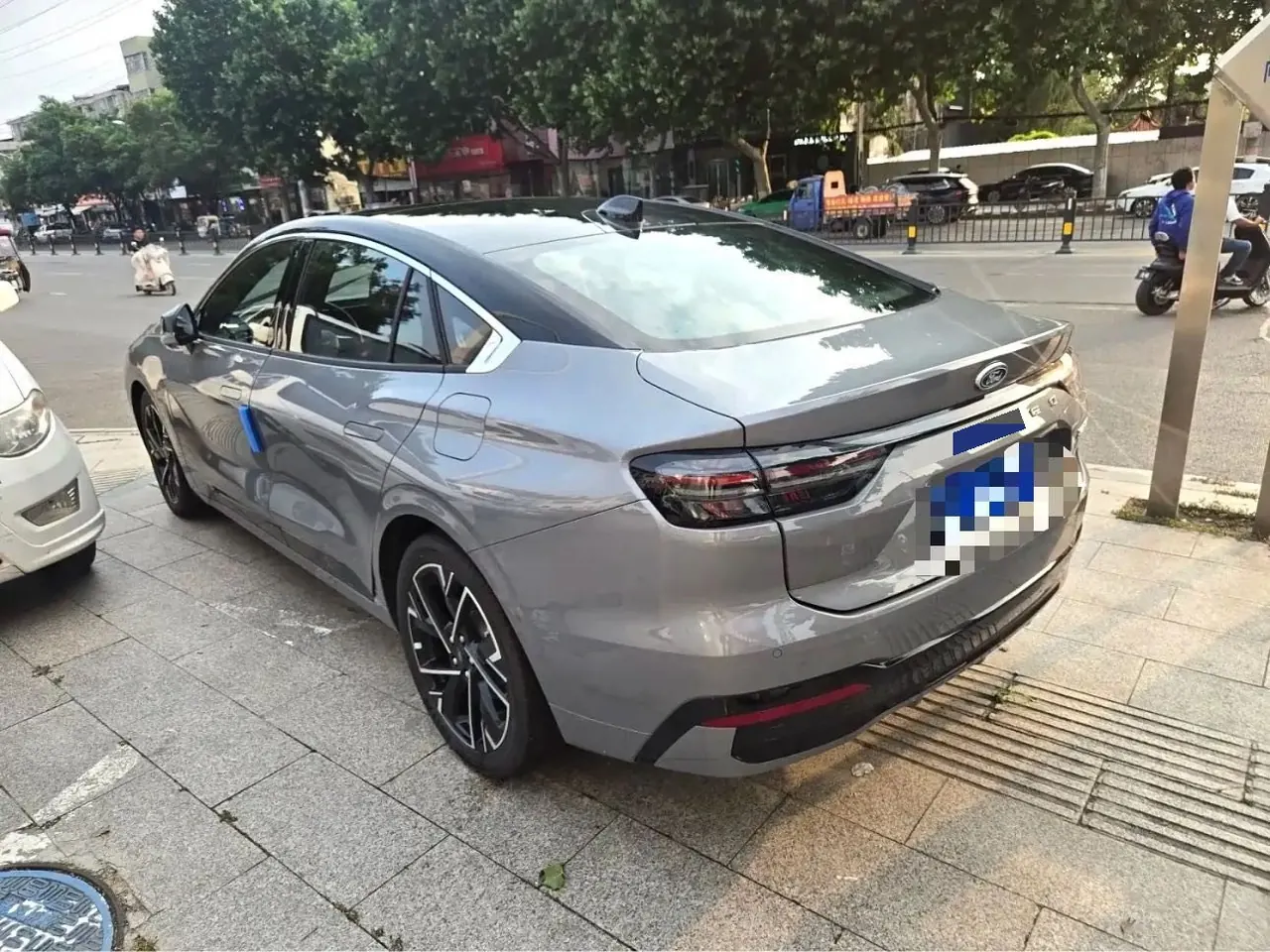 Ford 2023 Mondeo 1.5T EcoBoost 180 Luxury Automatic Gear 3