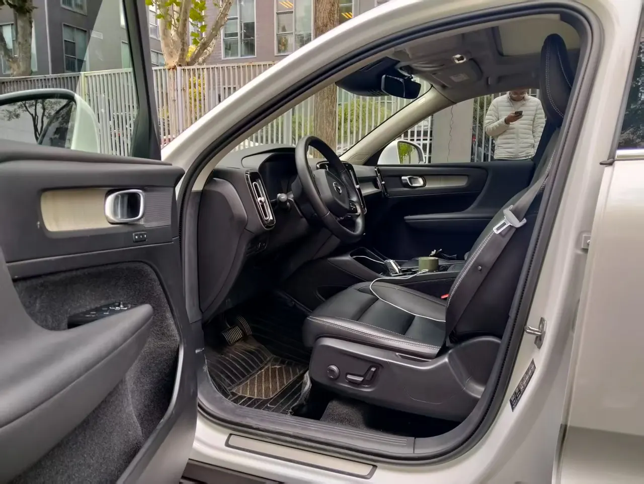 Volvo 2020 XC40 2.0T T4 4-wheel drive Zhiyuan Deluxe Edition Automatic Gear 3