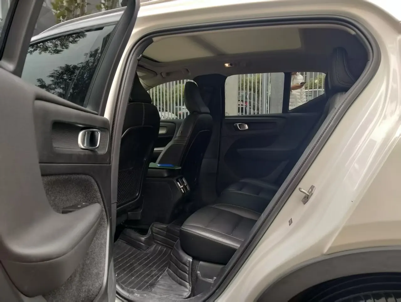 Volvo 2020 XC40 2.0T T4 4-wheel drive Zhiyuan Deluxe Edition Automatic Gear 4