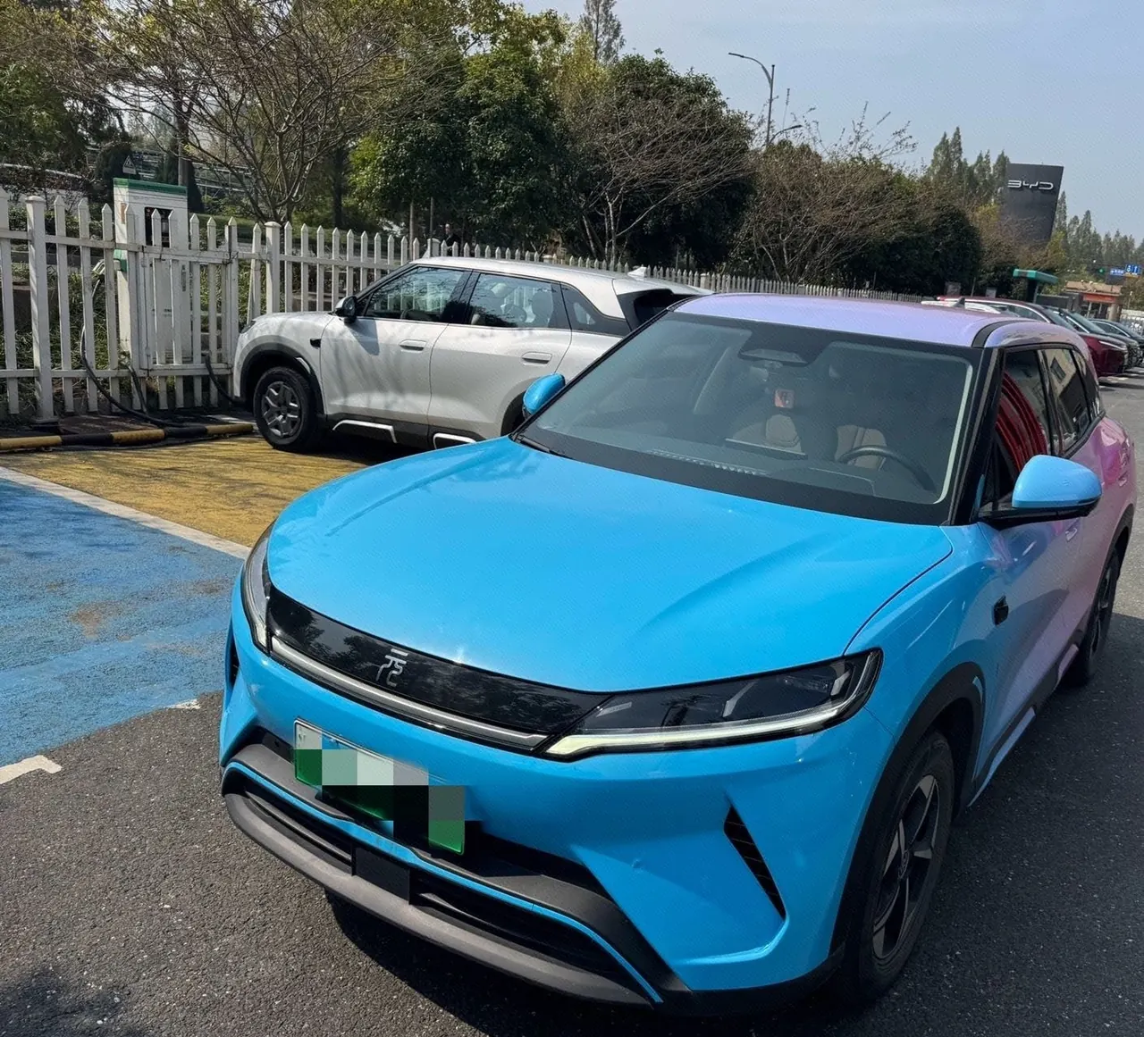 BYD 2025 Yuan UP Smart Driving 401KM Leading Automatic Gear - View 1