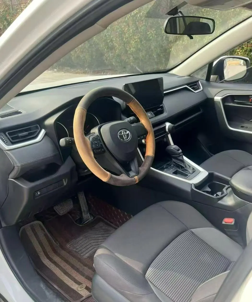 Toyota 2023 Willanda 2.0 Stepless Two-Drive Premium Edition Automatic Gear 3