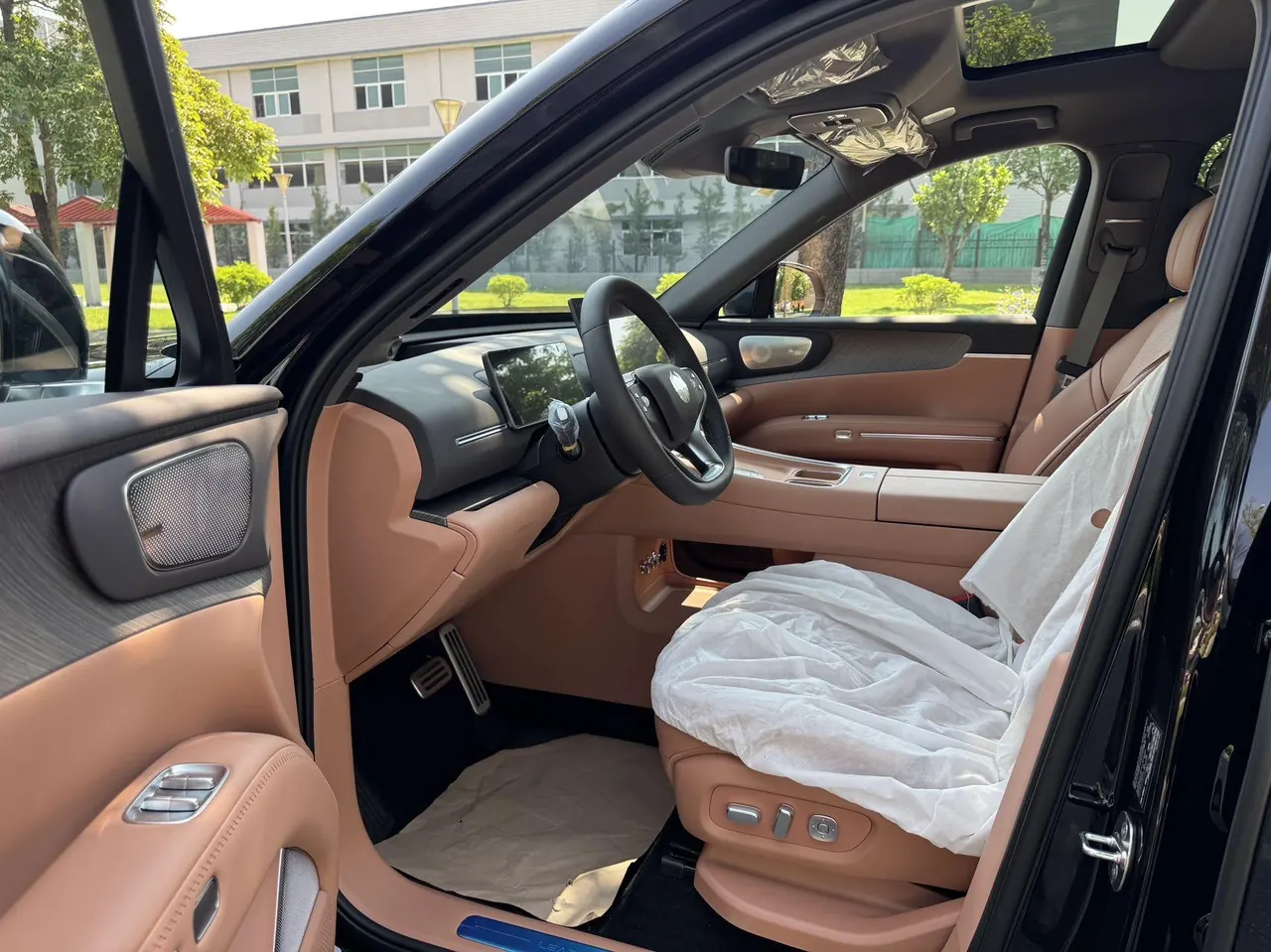 Leapmotor 2026 D 19 500 Zhizun Edition 6-seat Automatic Gear 3
