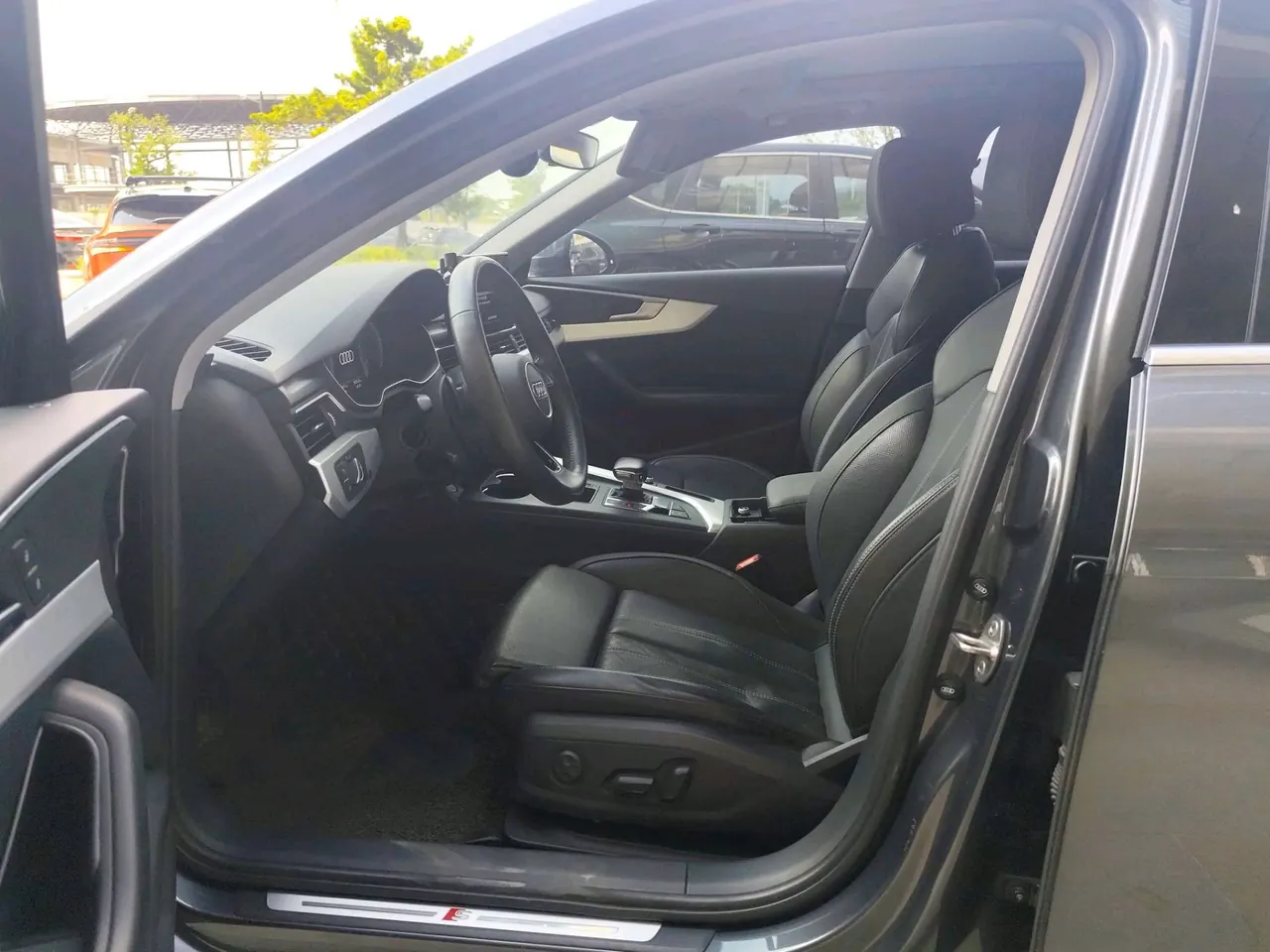 Audi 2020 A4L 2.0TFSI 40TFSI Fashion Dynamic Automatic 3